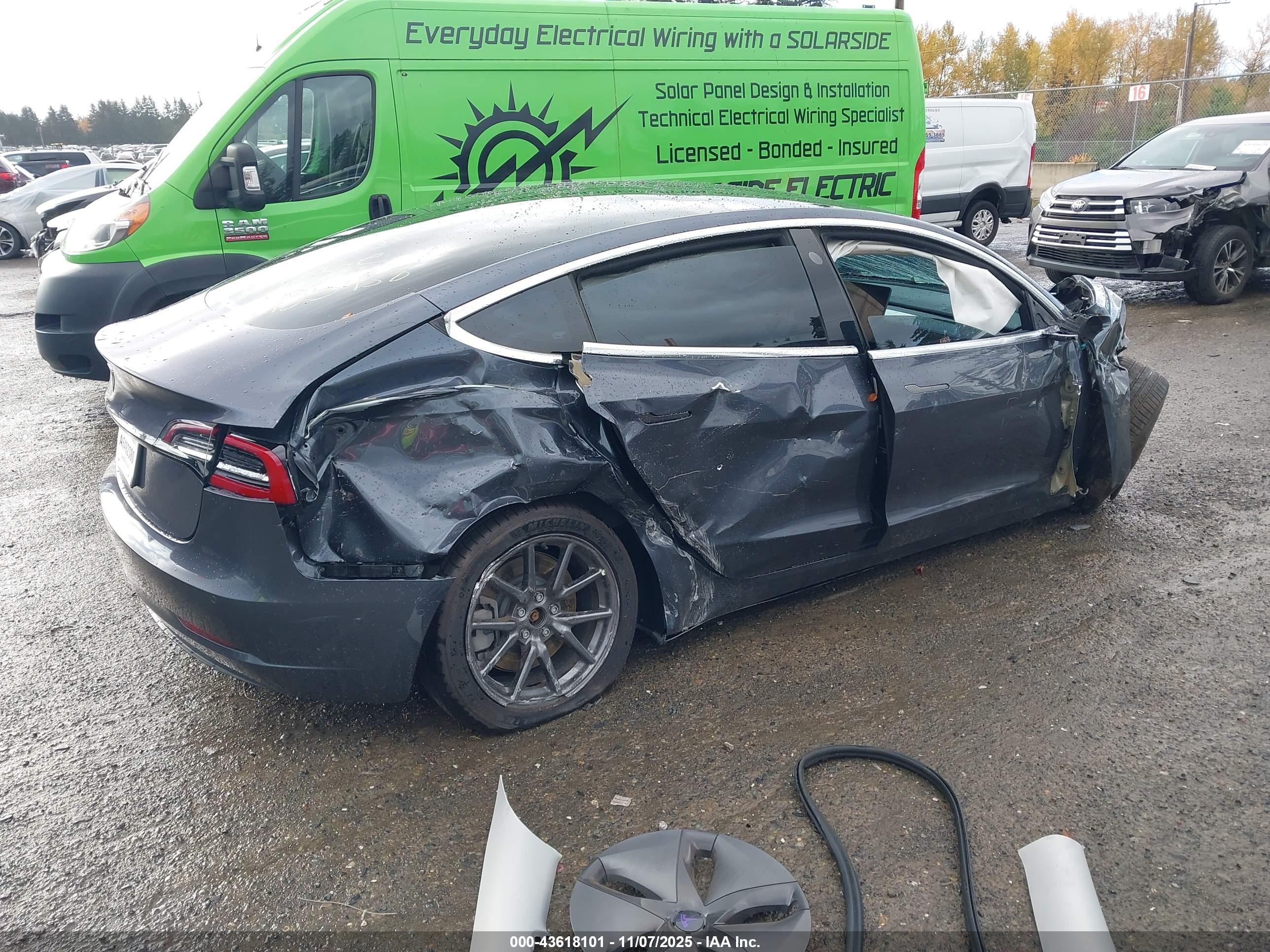 TESLA MODEL image 4