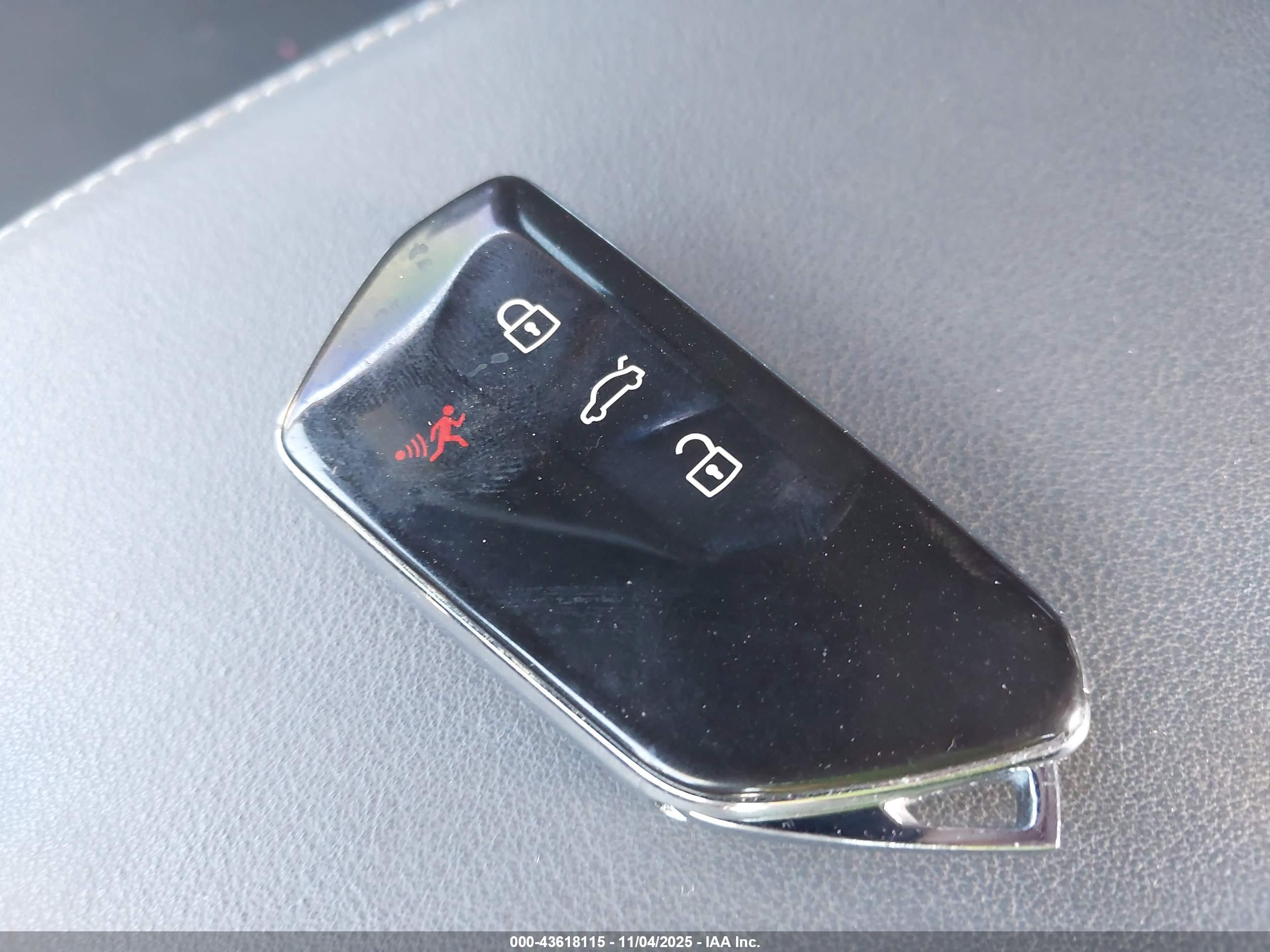VOLKSWAGEN ID.4 image 11