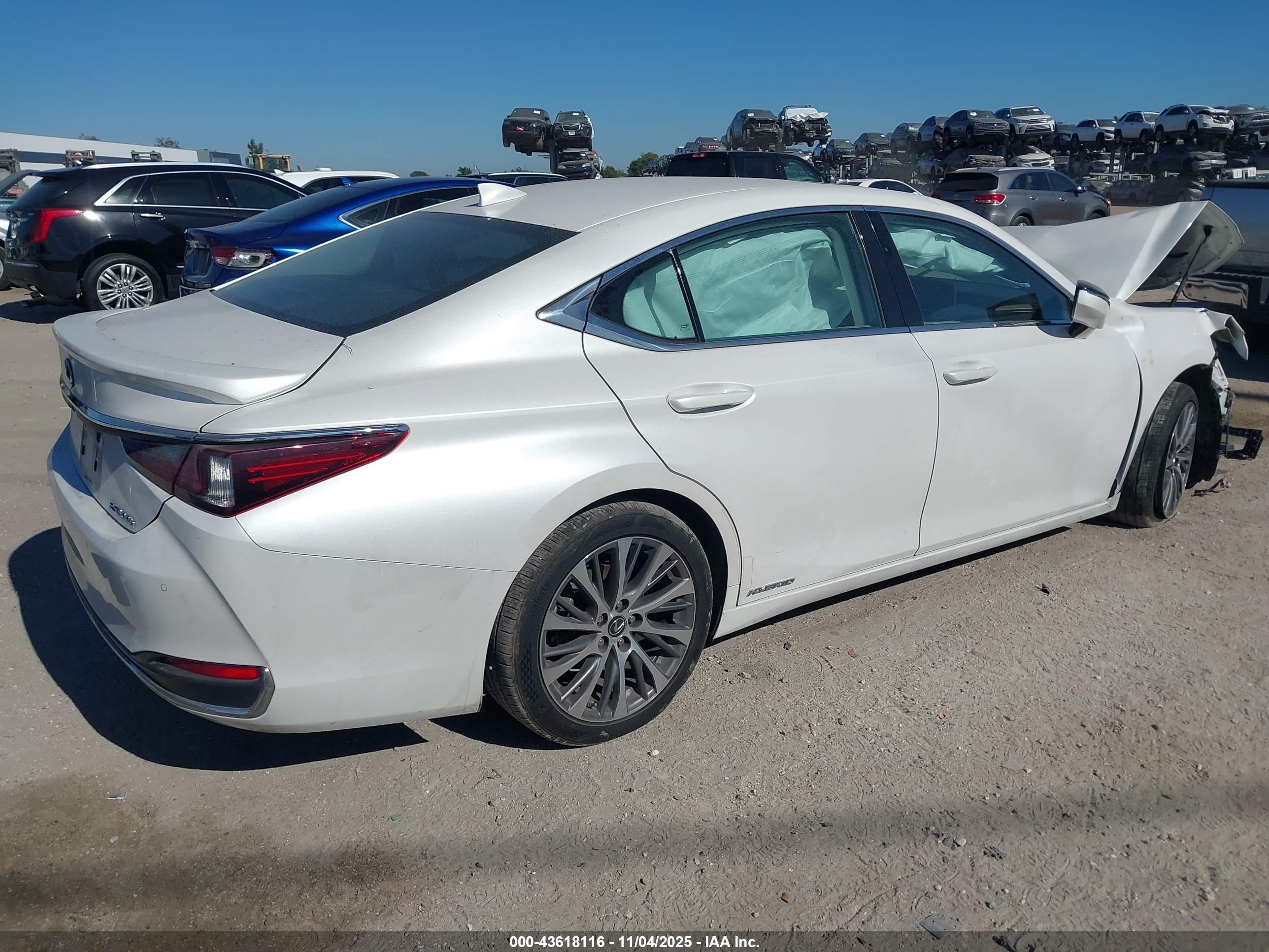 LEXUS ES image 4