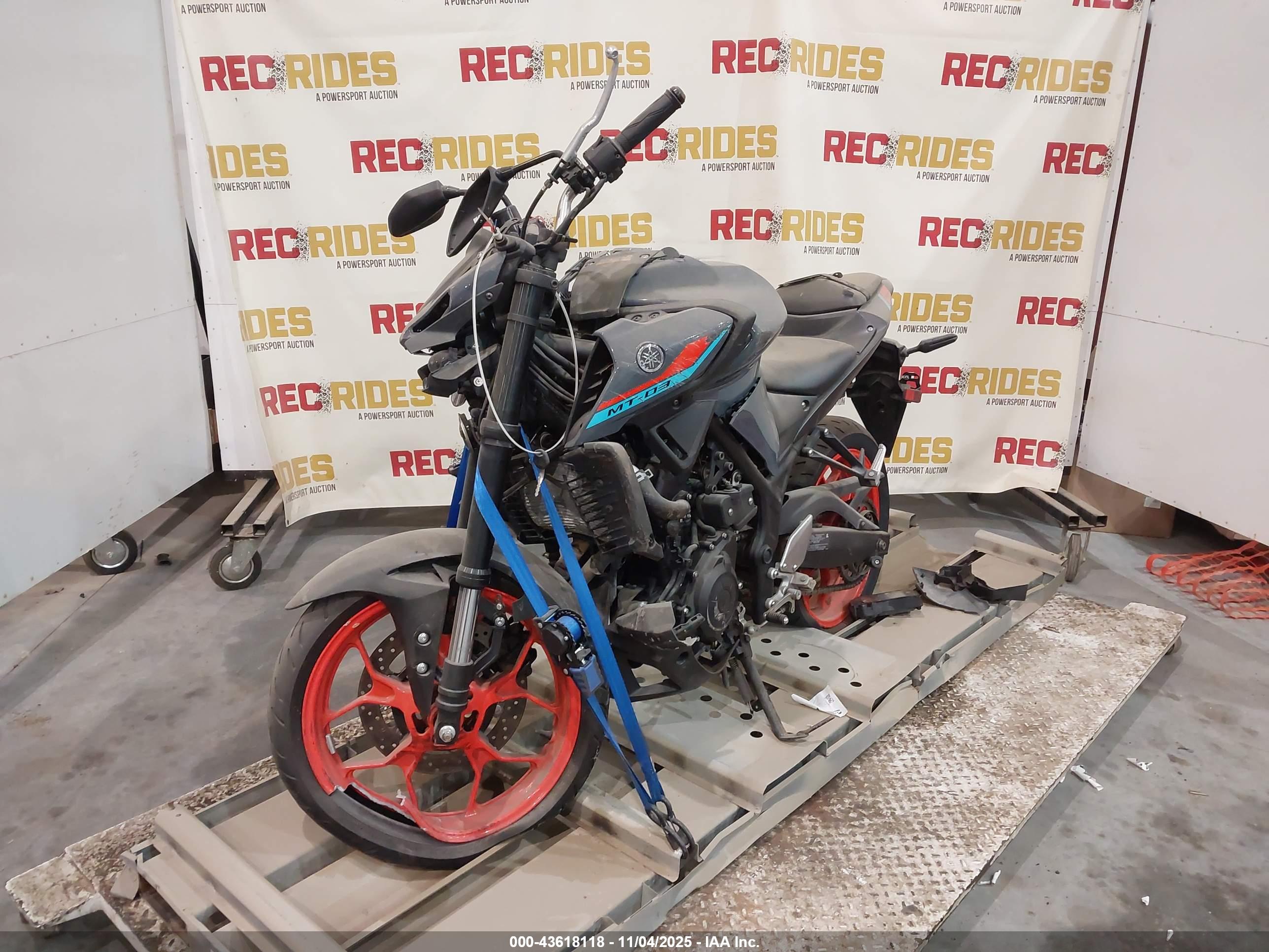 YAMAHA MT-03 image 2