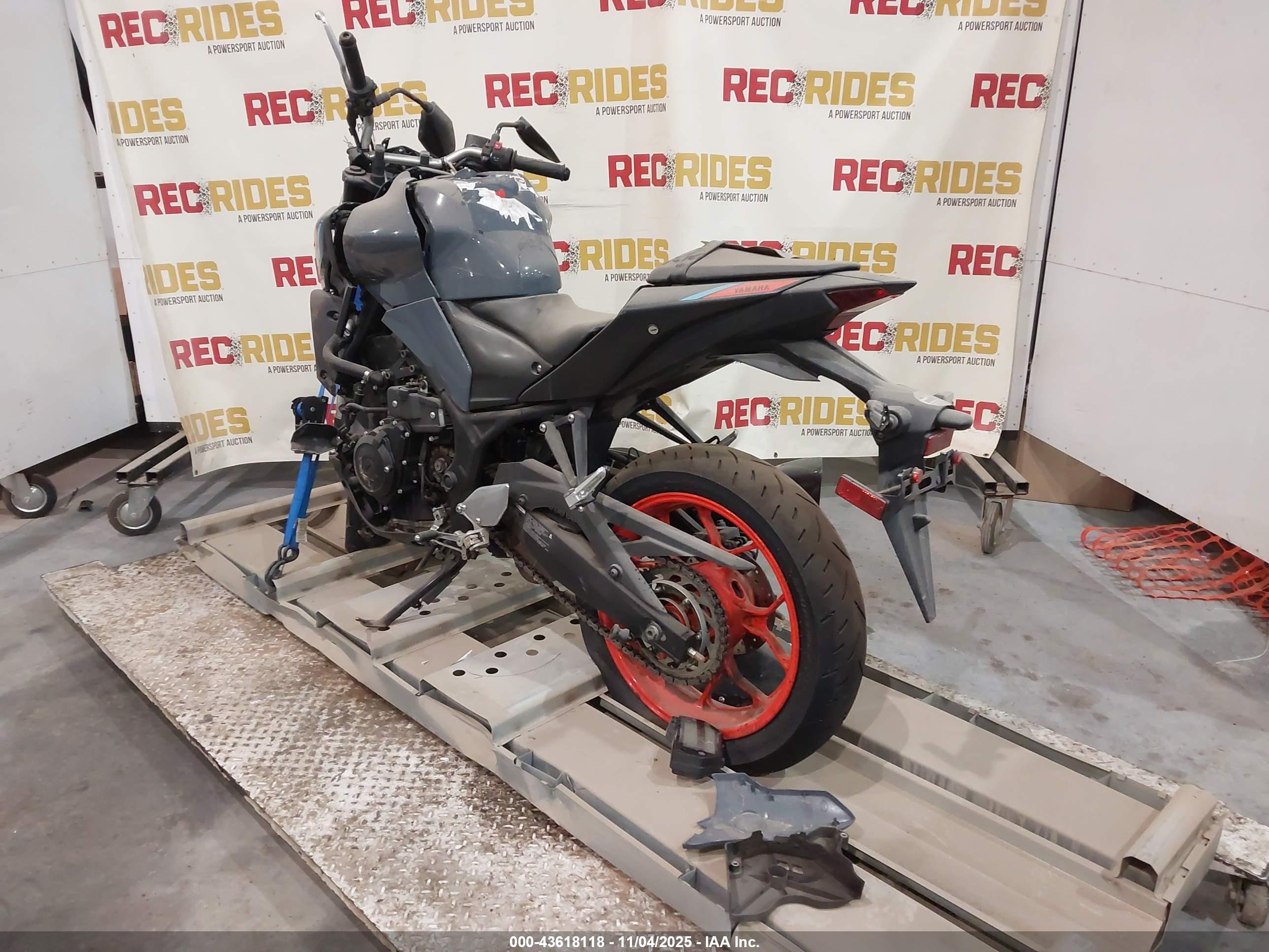 YAMAHA MT-03 image 3