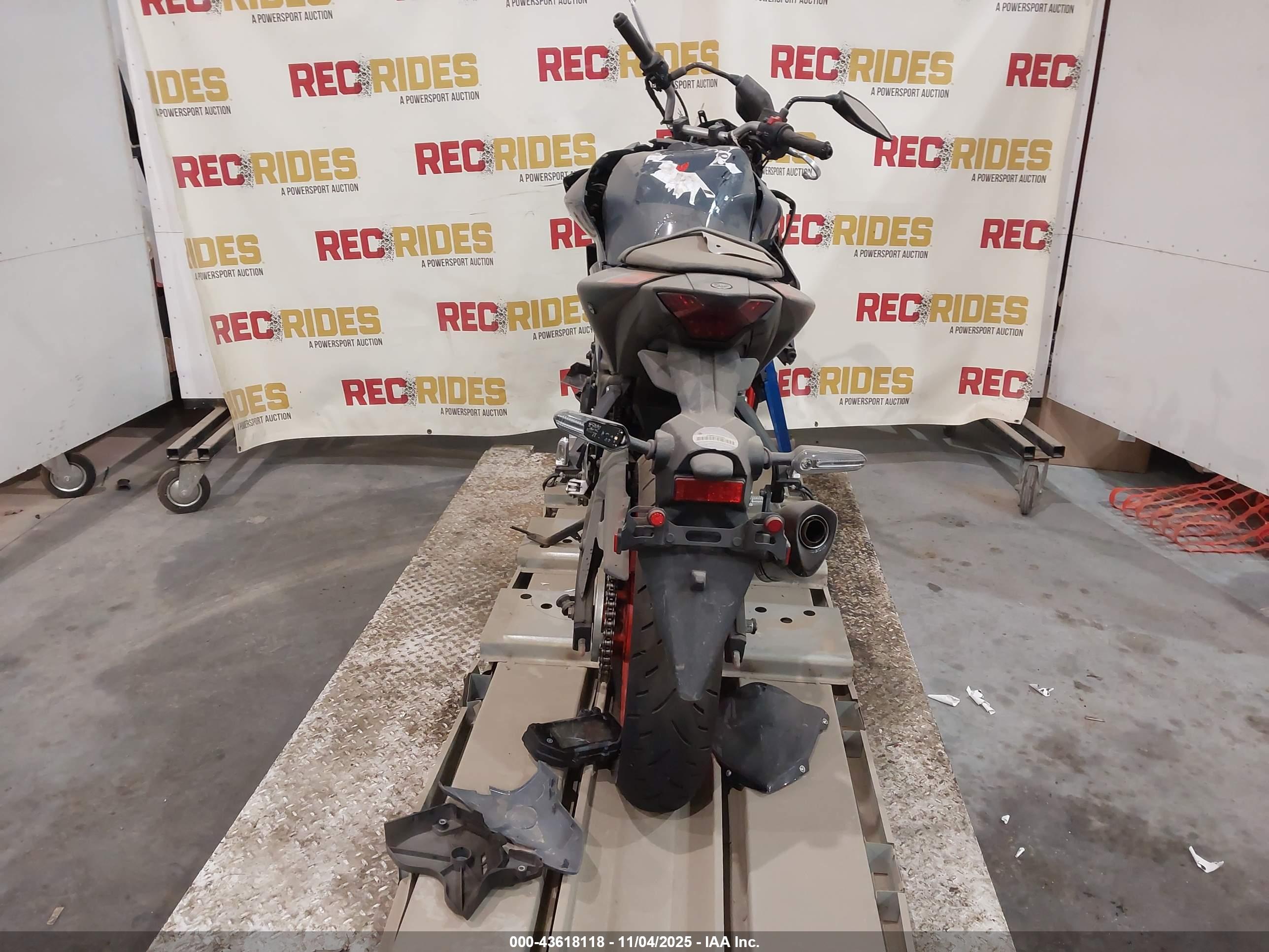 YAMAHA MT-03 image 6