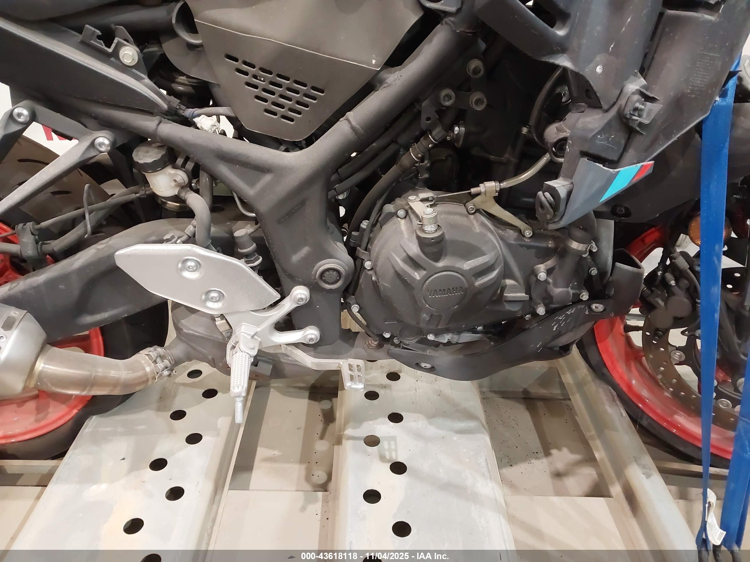YAMAHA MT-03 image 8