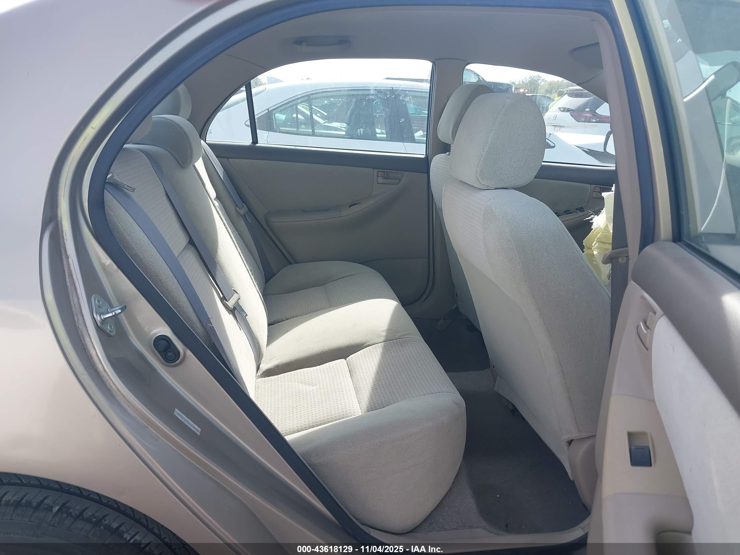 TOYOTA COROLLA image 8