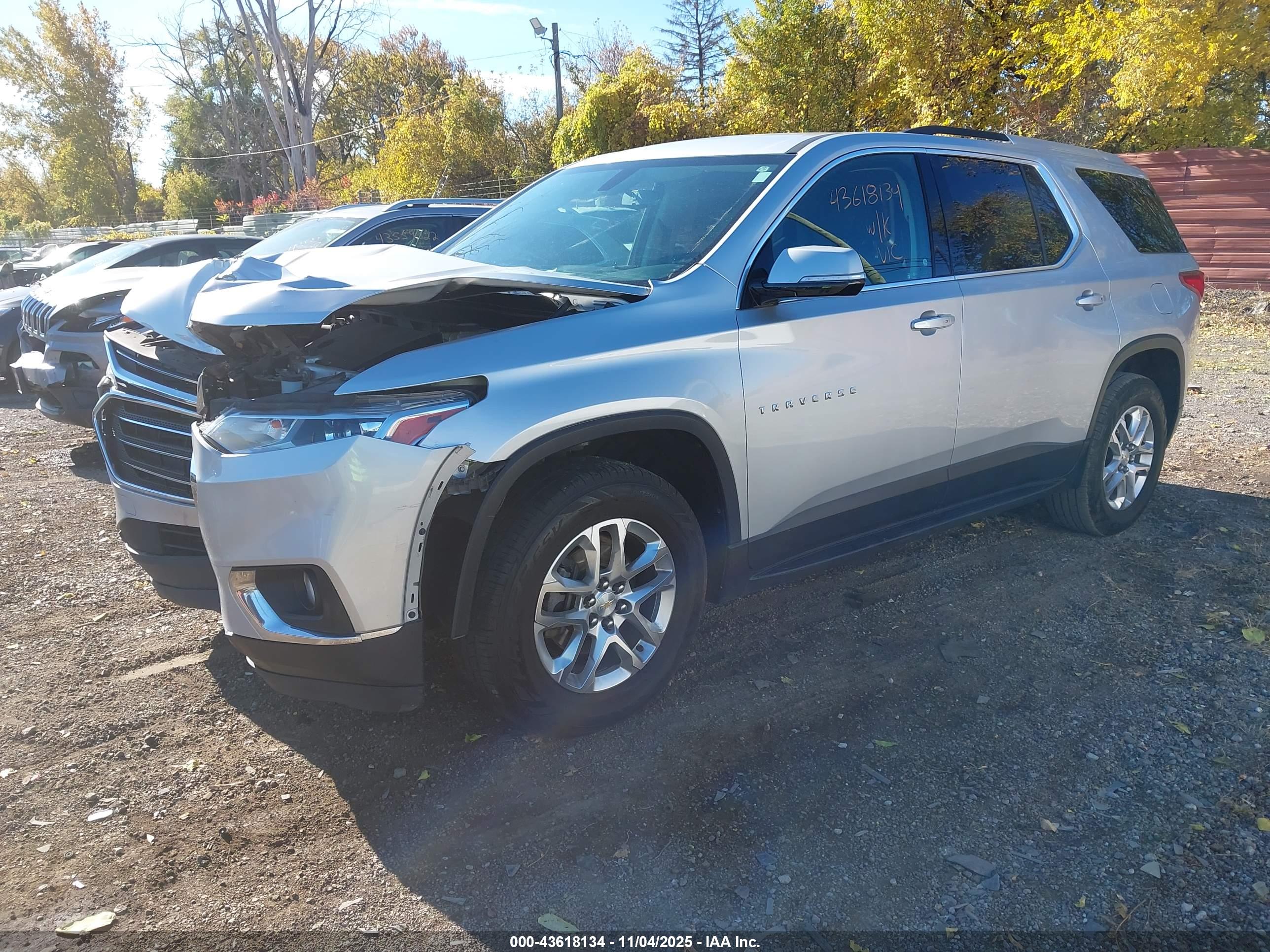 CHEVROLET TRAVERSE image 2