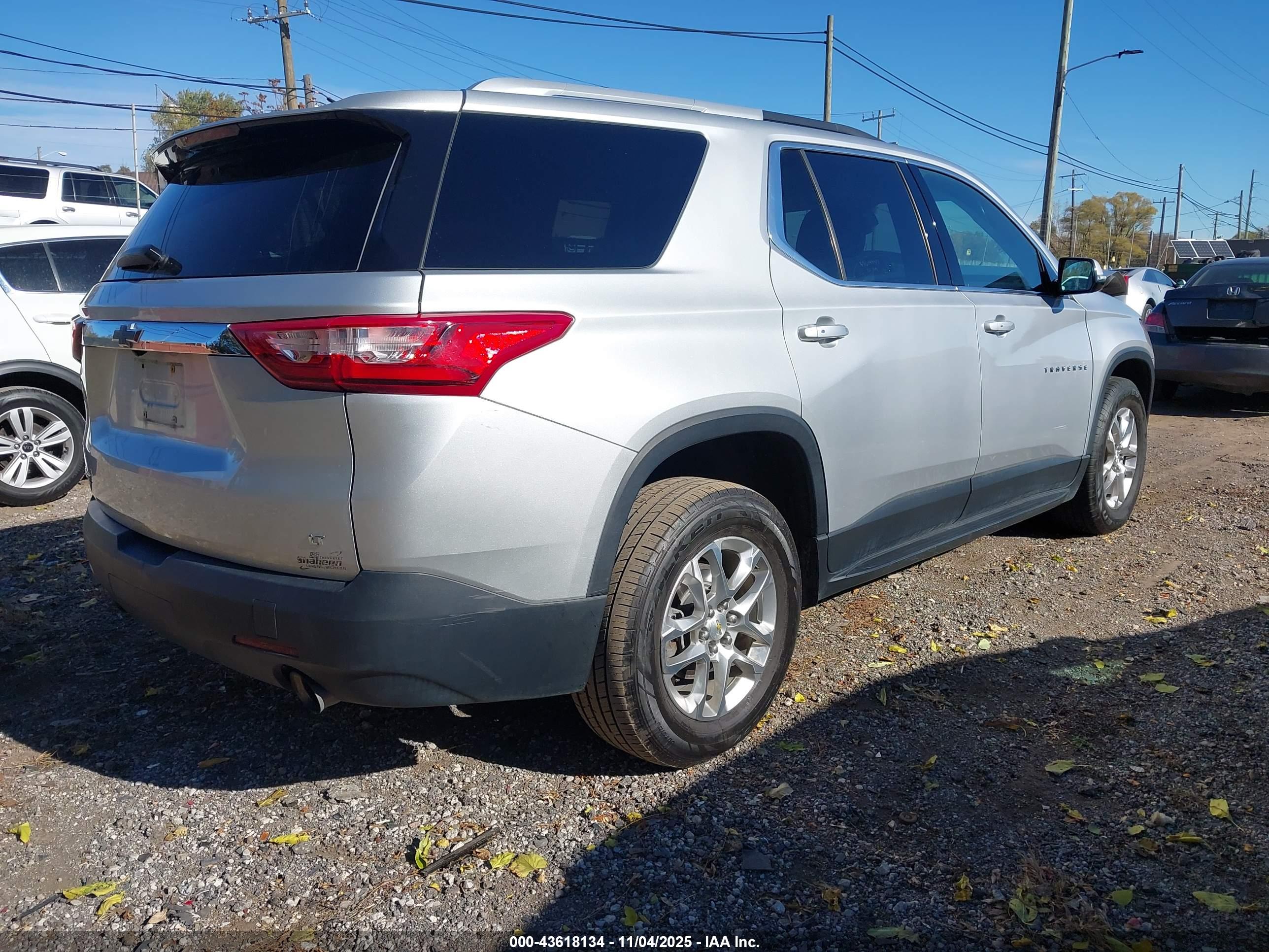 CHEVROLET TRAVERSE image 4