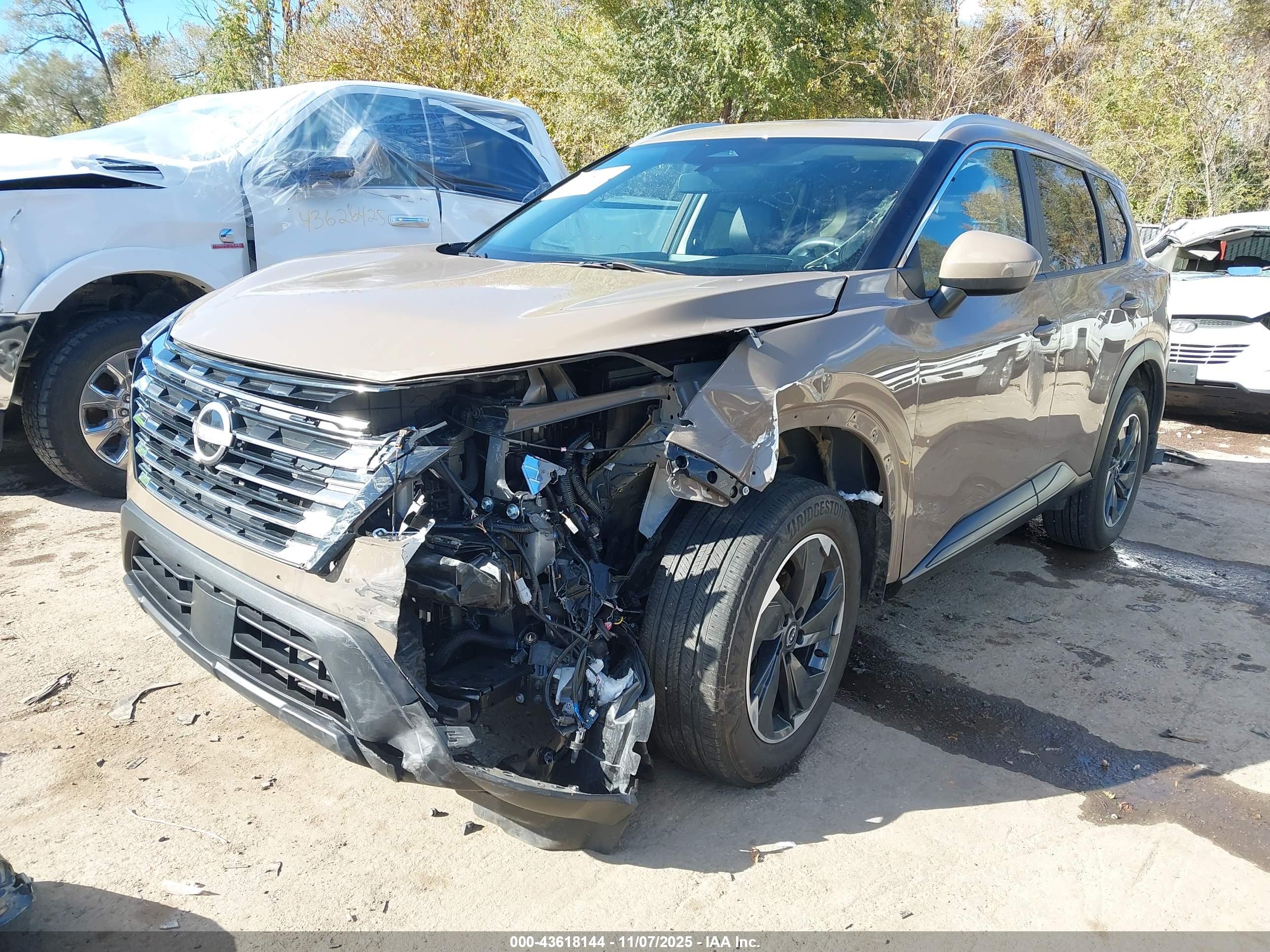 NISSAN ROGUE image 2