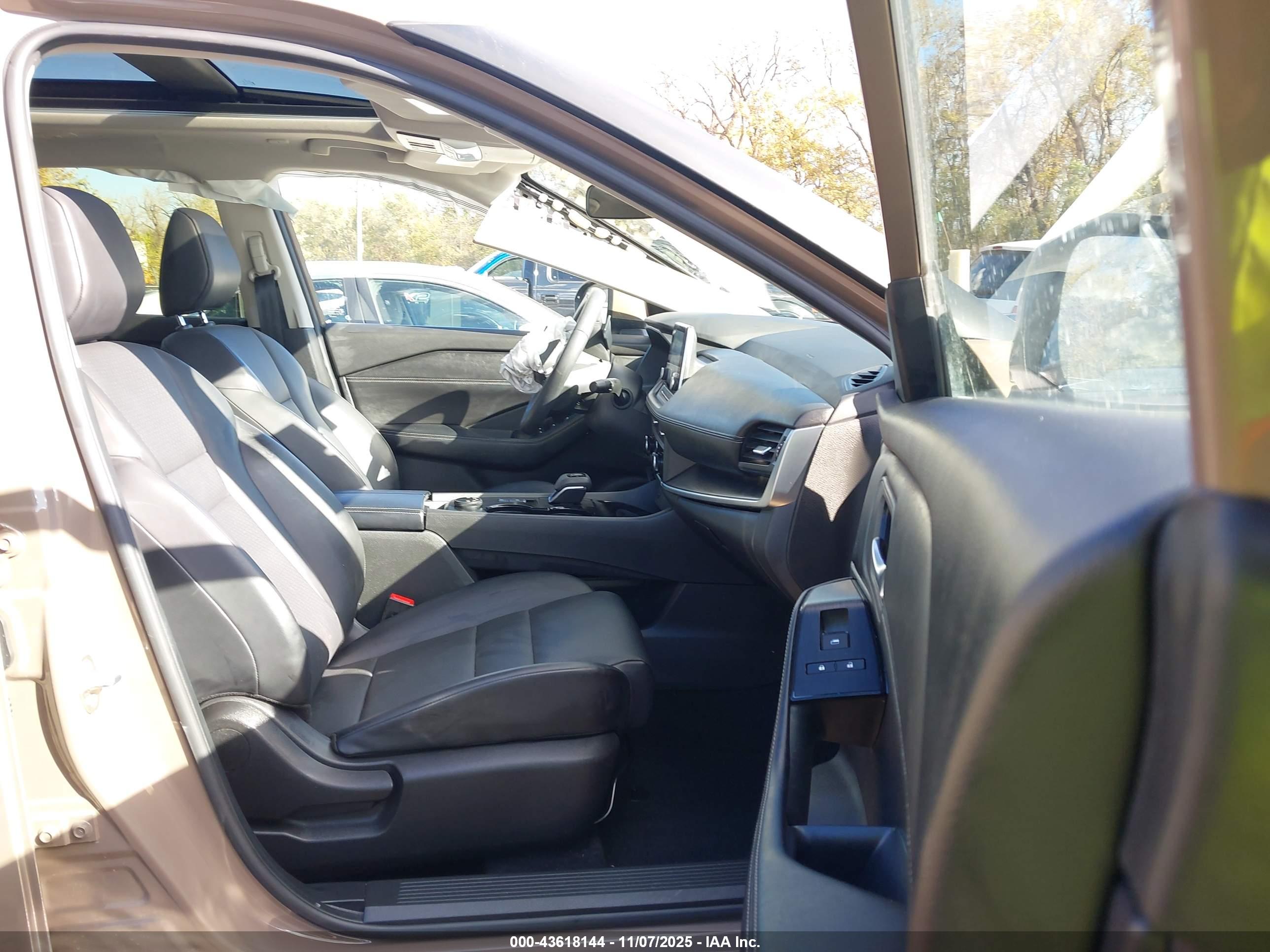 NISSAN ROGUE image 5