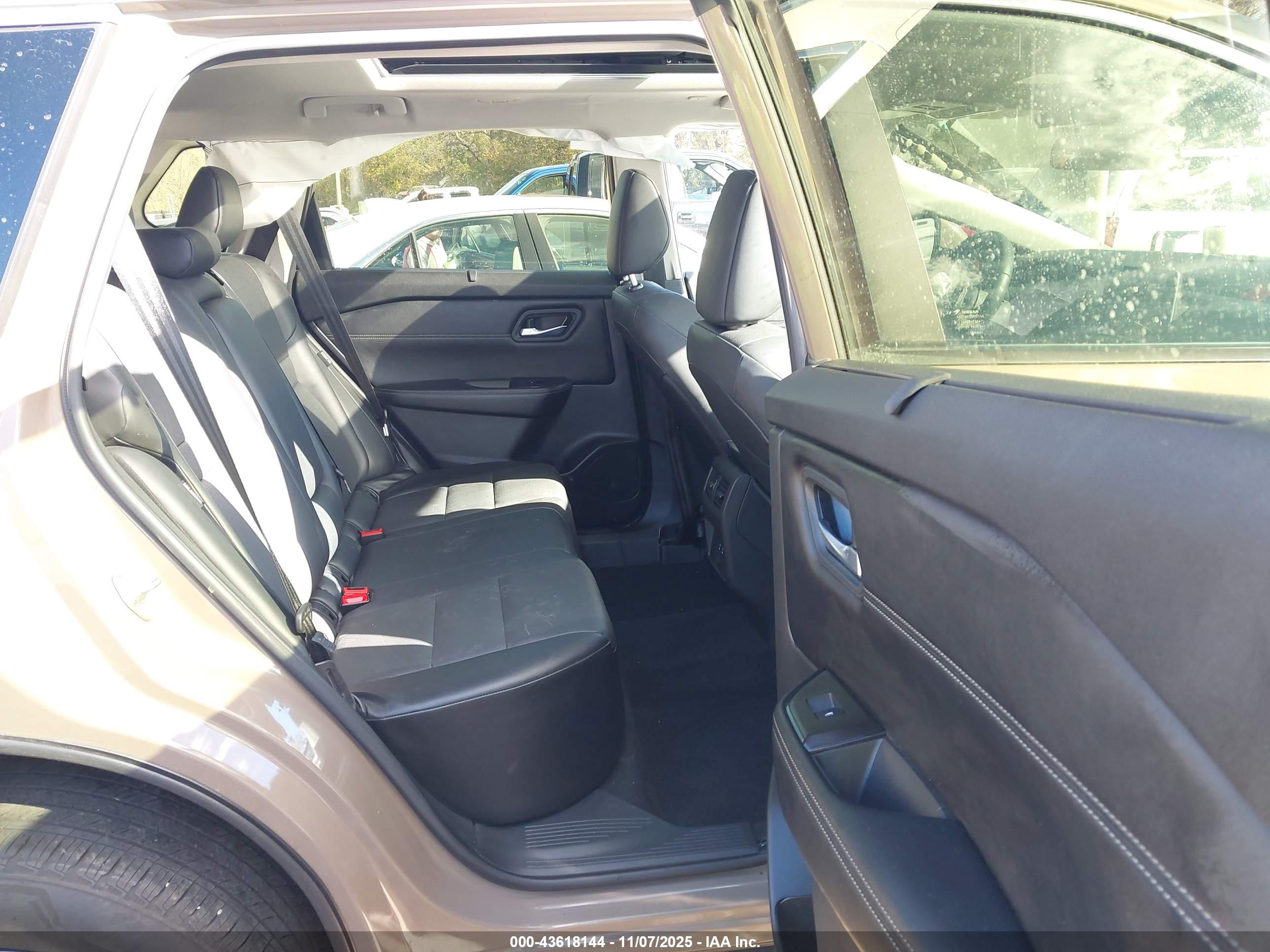 NISSAN ROGUE image 8