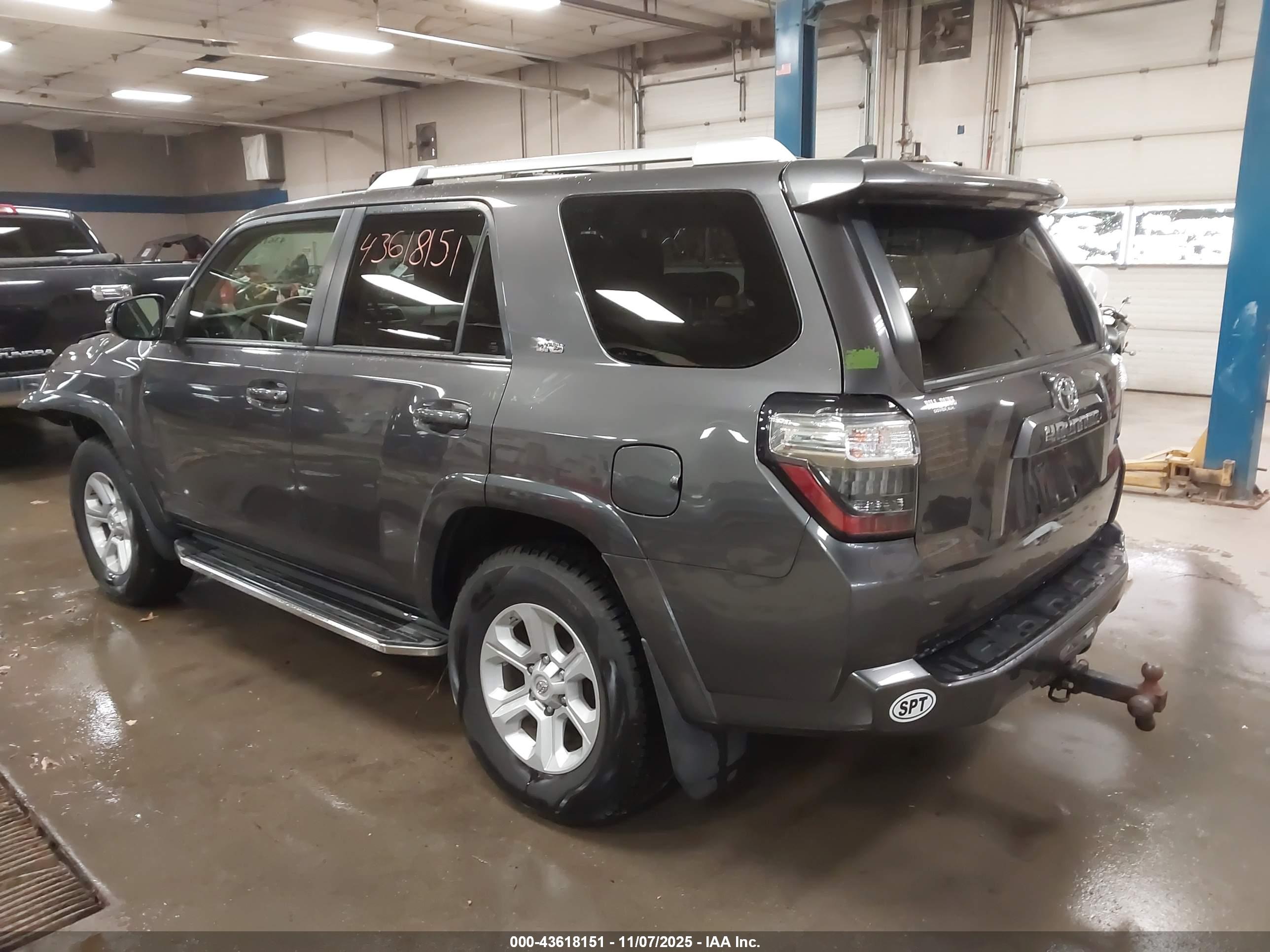 TOYOTA 4RUNNER image 3
