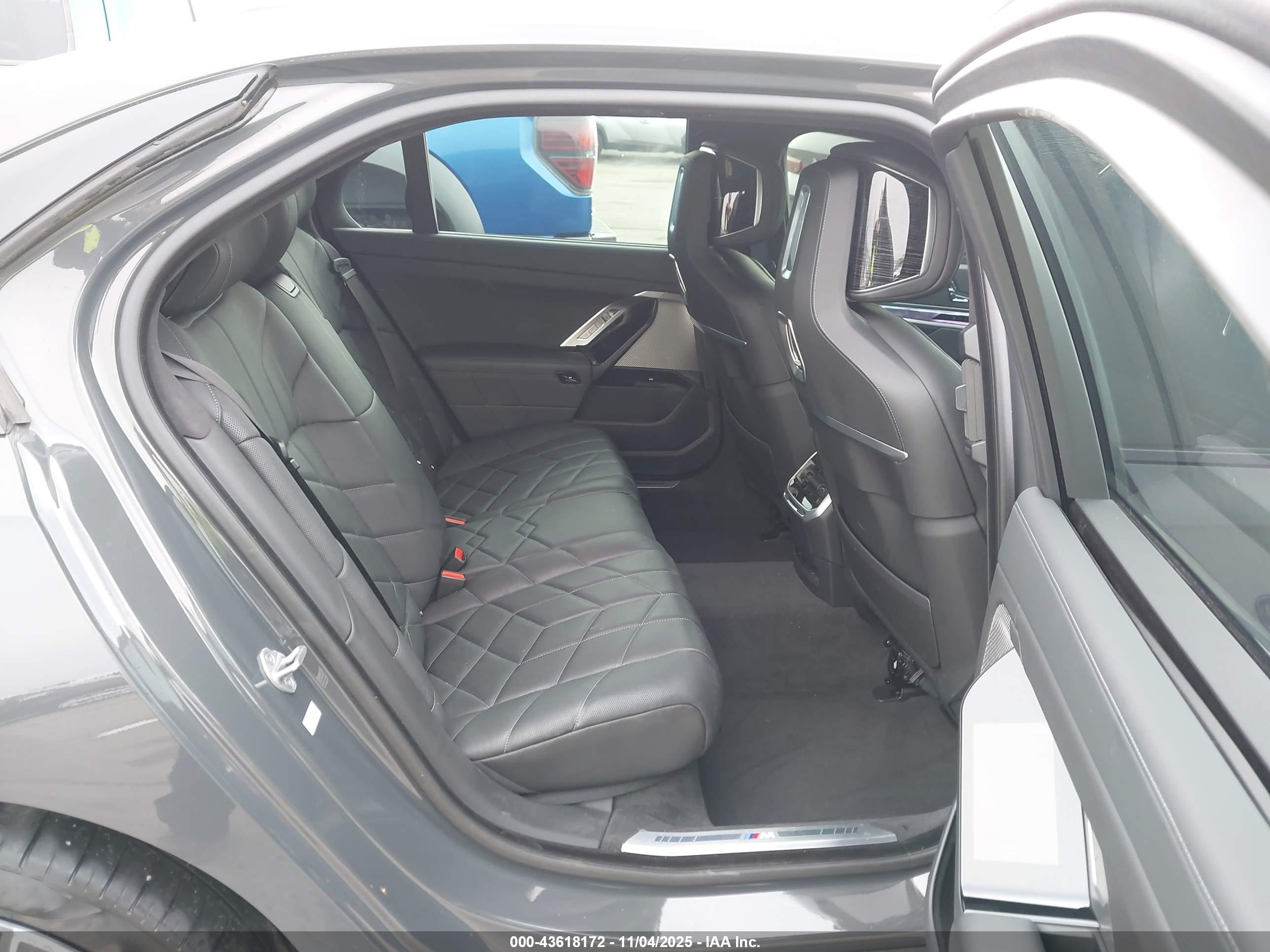 BMW I7 image 8
