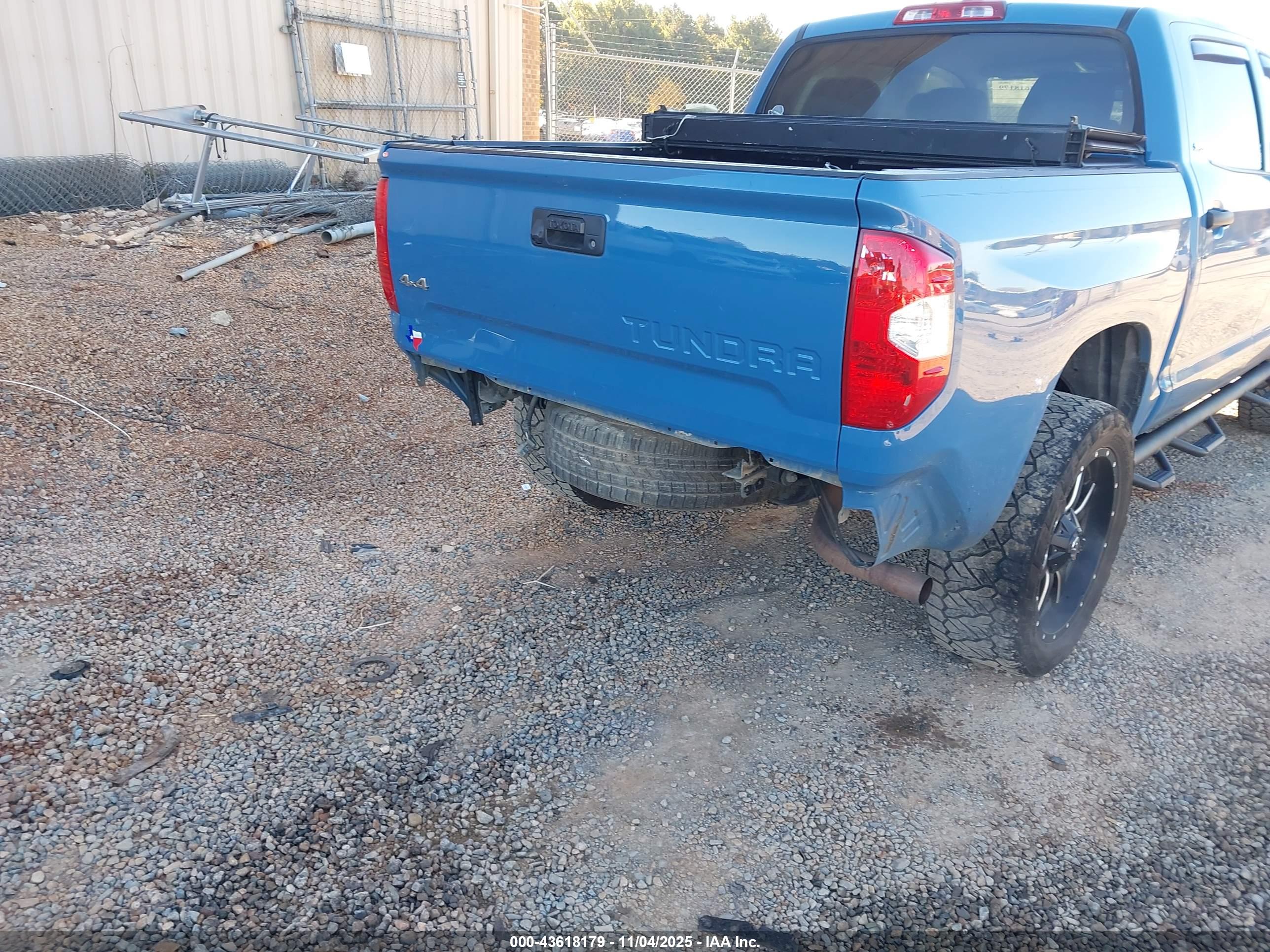 TOYOTA TUNDRA image 6