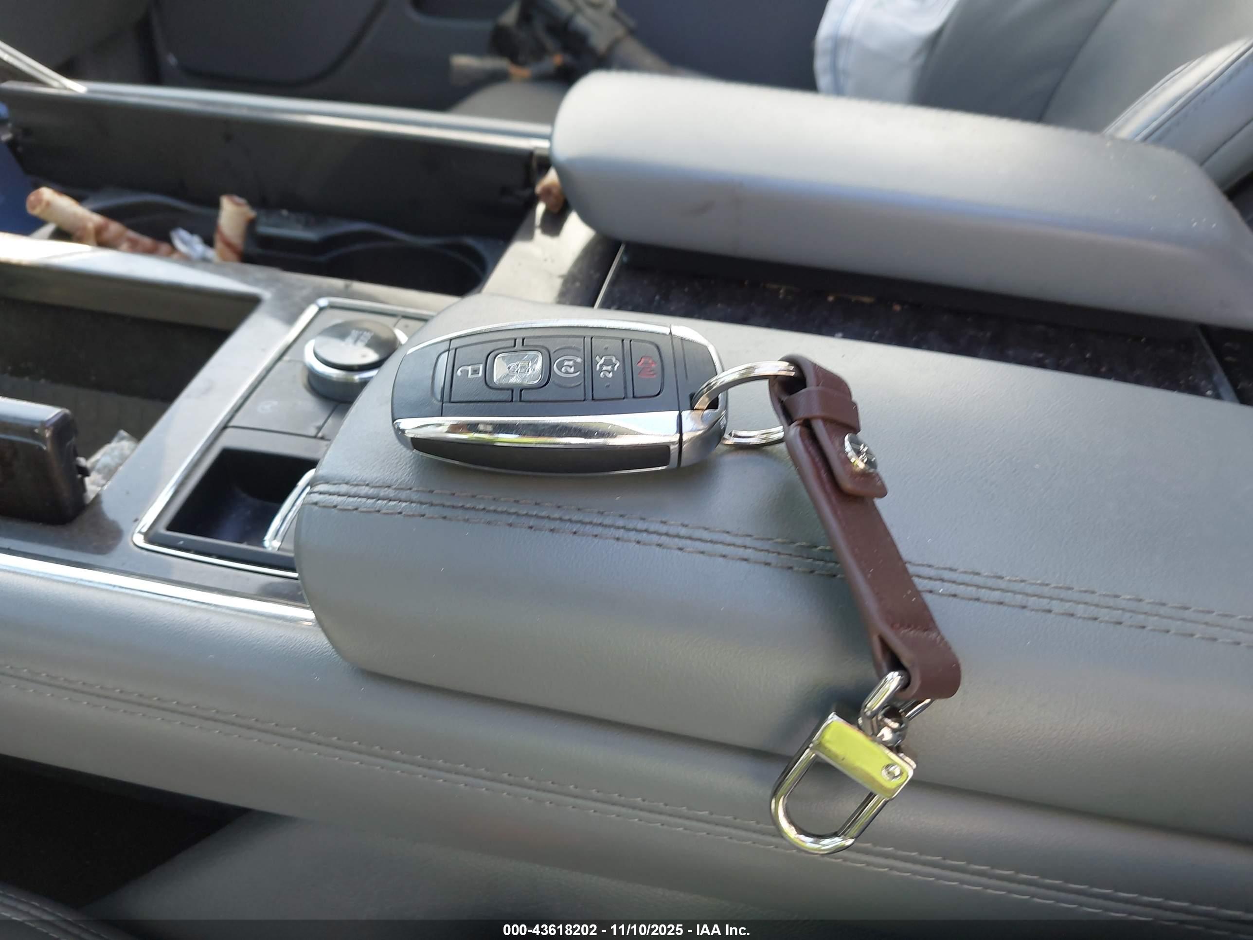 LINCOLN NAVIGATOR image 11