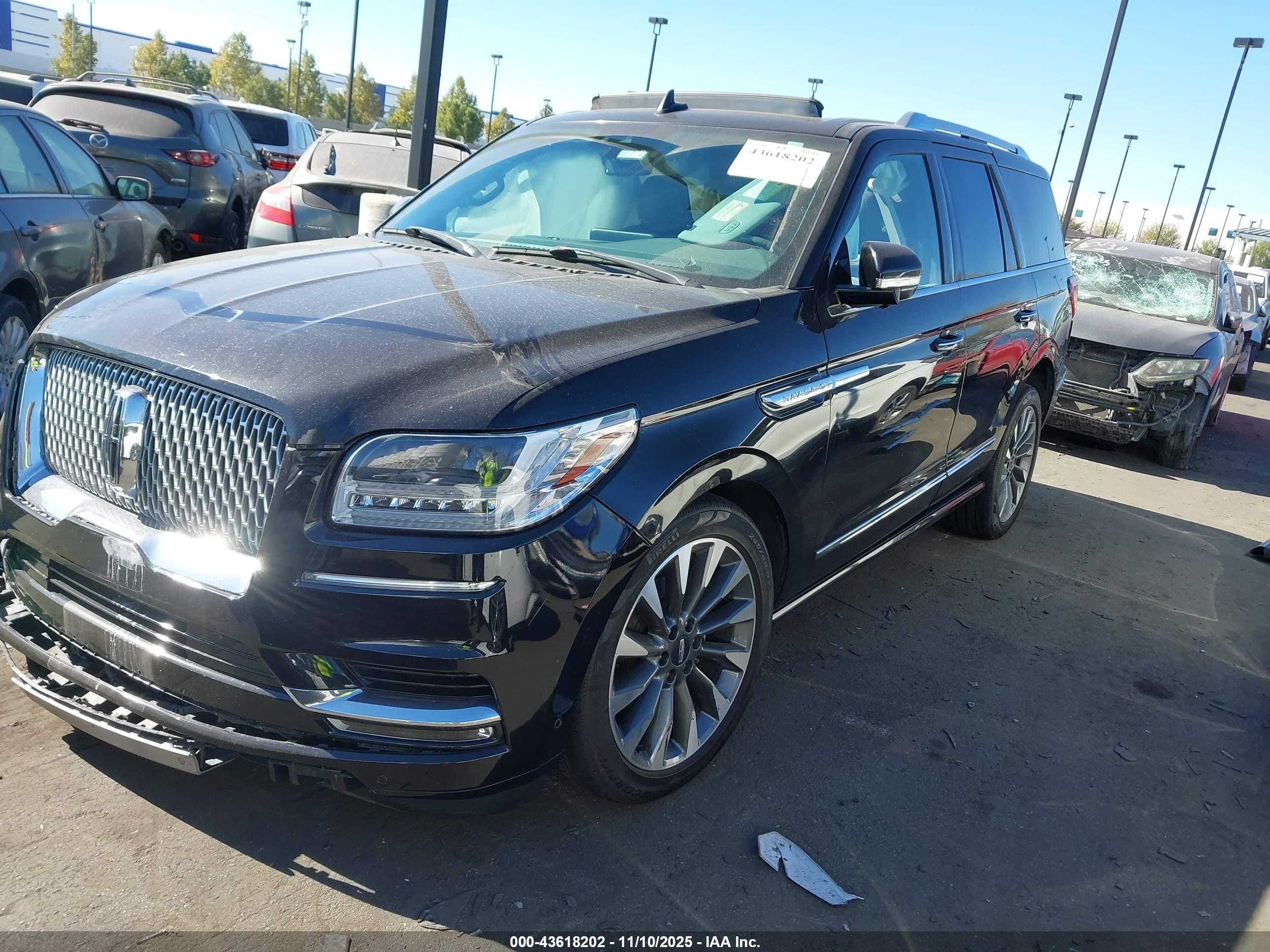 LINCOLN NAVIGATOR image 2