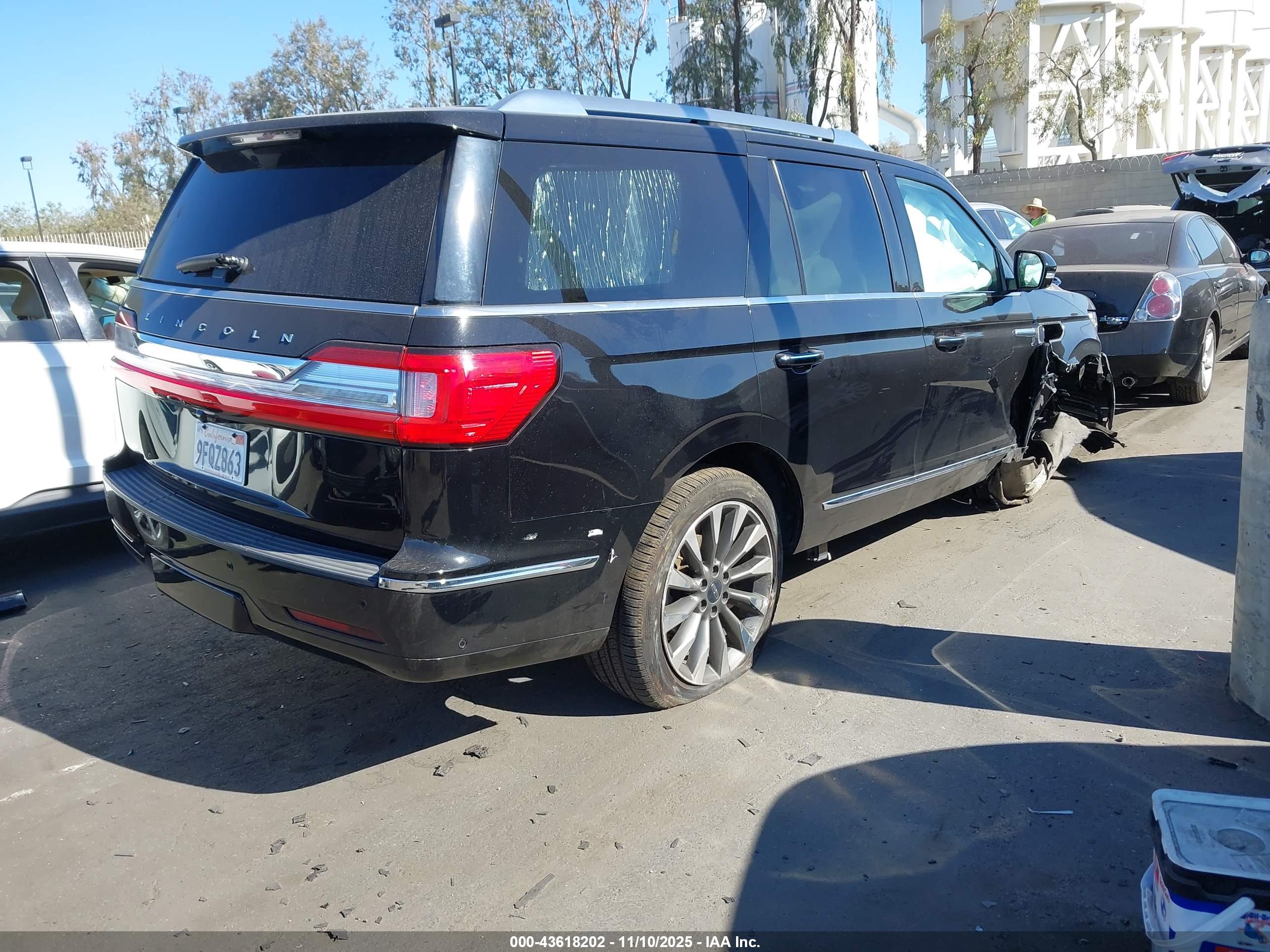 LINCOLN NAVIGATOR image 4