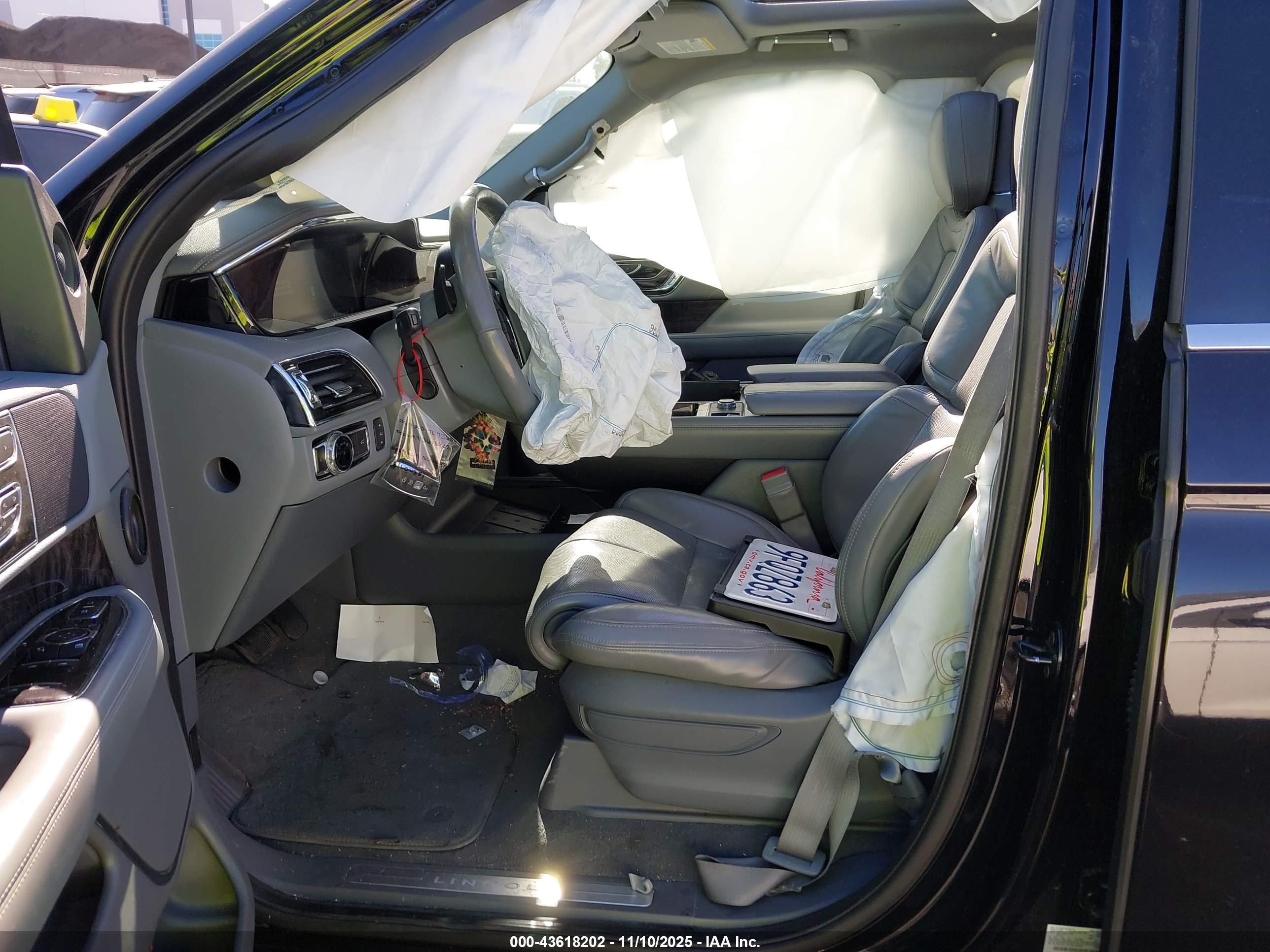 LINCOLN NAVIGATOR image 5