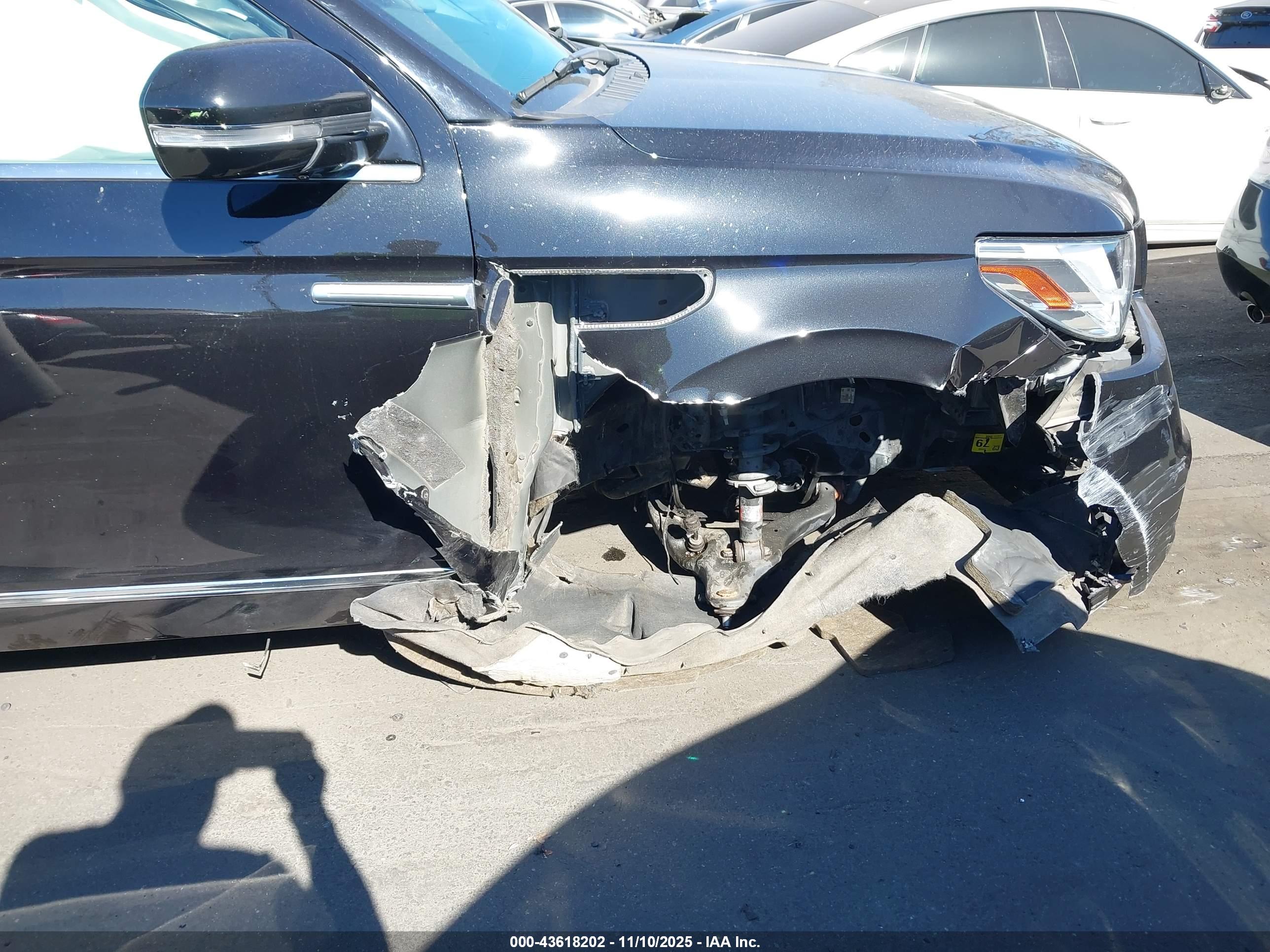 LINCOLN NAVIGATOR image 6