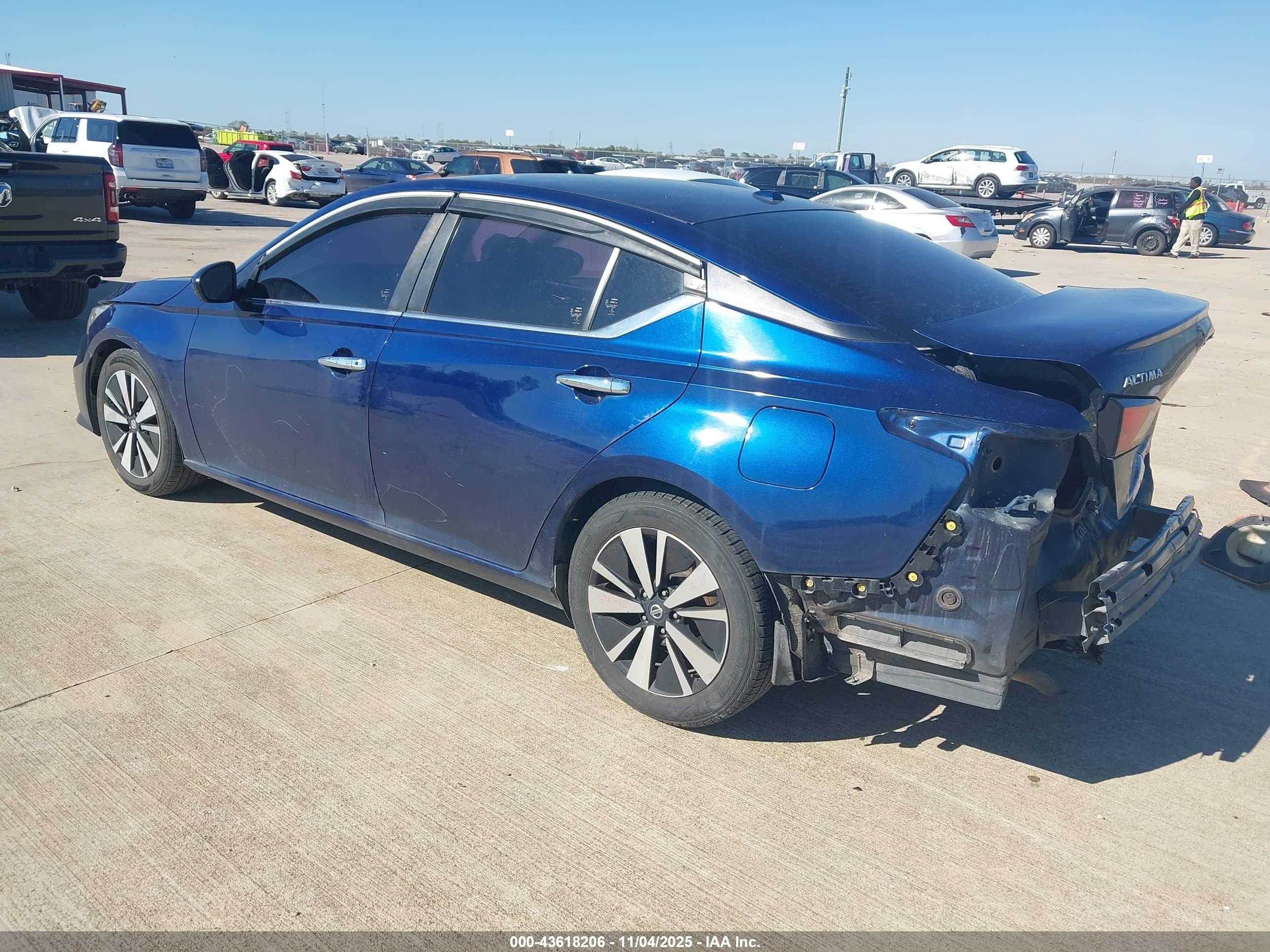 NISSAN ALTIMA image 3