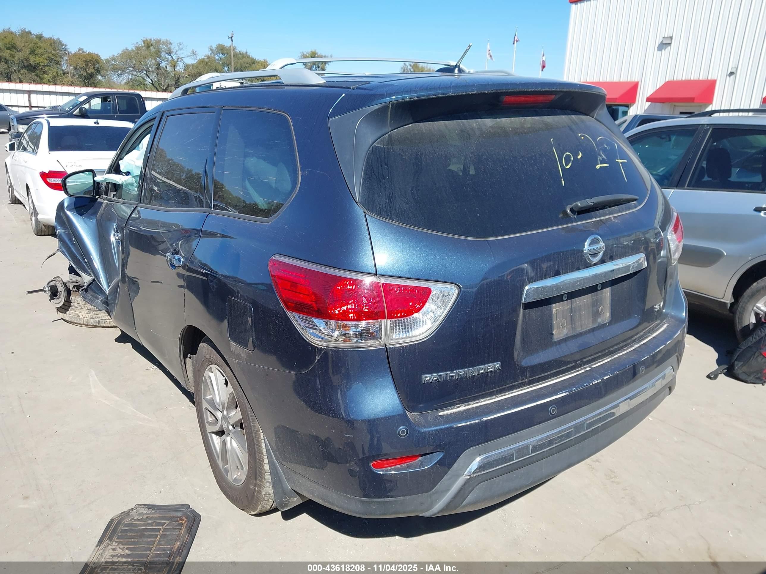 NISSAN PATHFINDER image 3