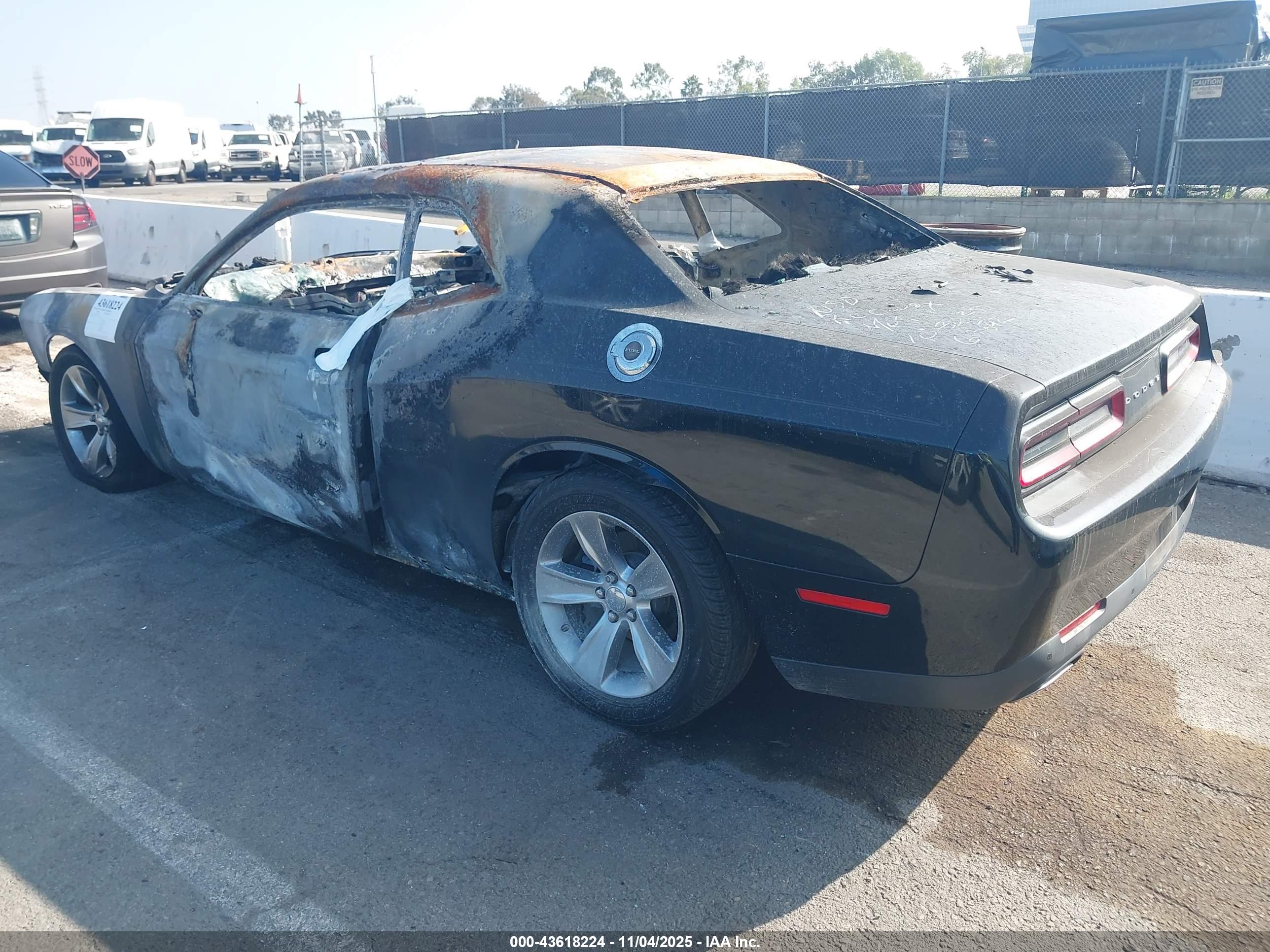 DODGE CHALLENGER image 3