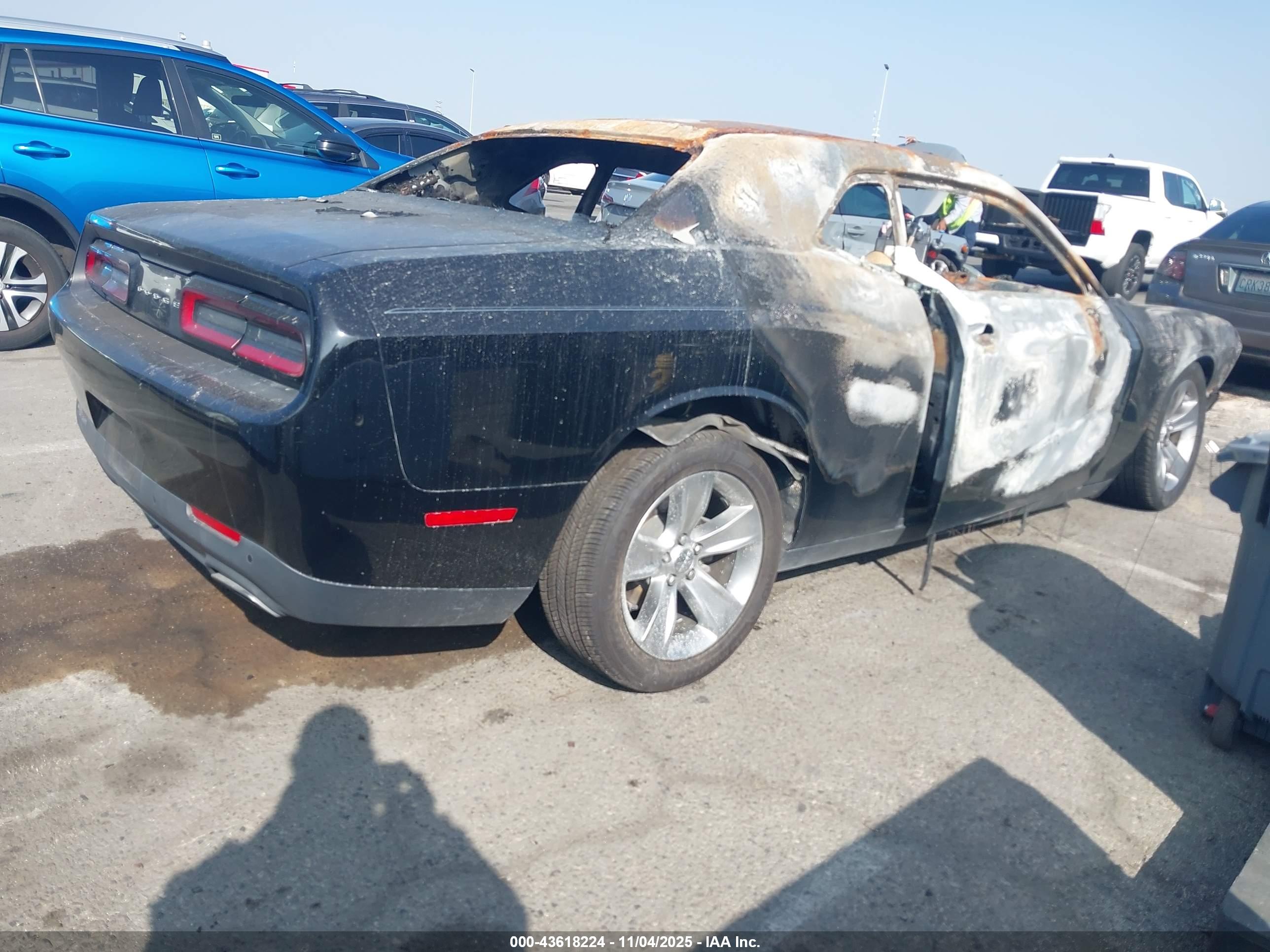 DODGE CHALLENGER image 4