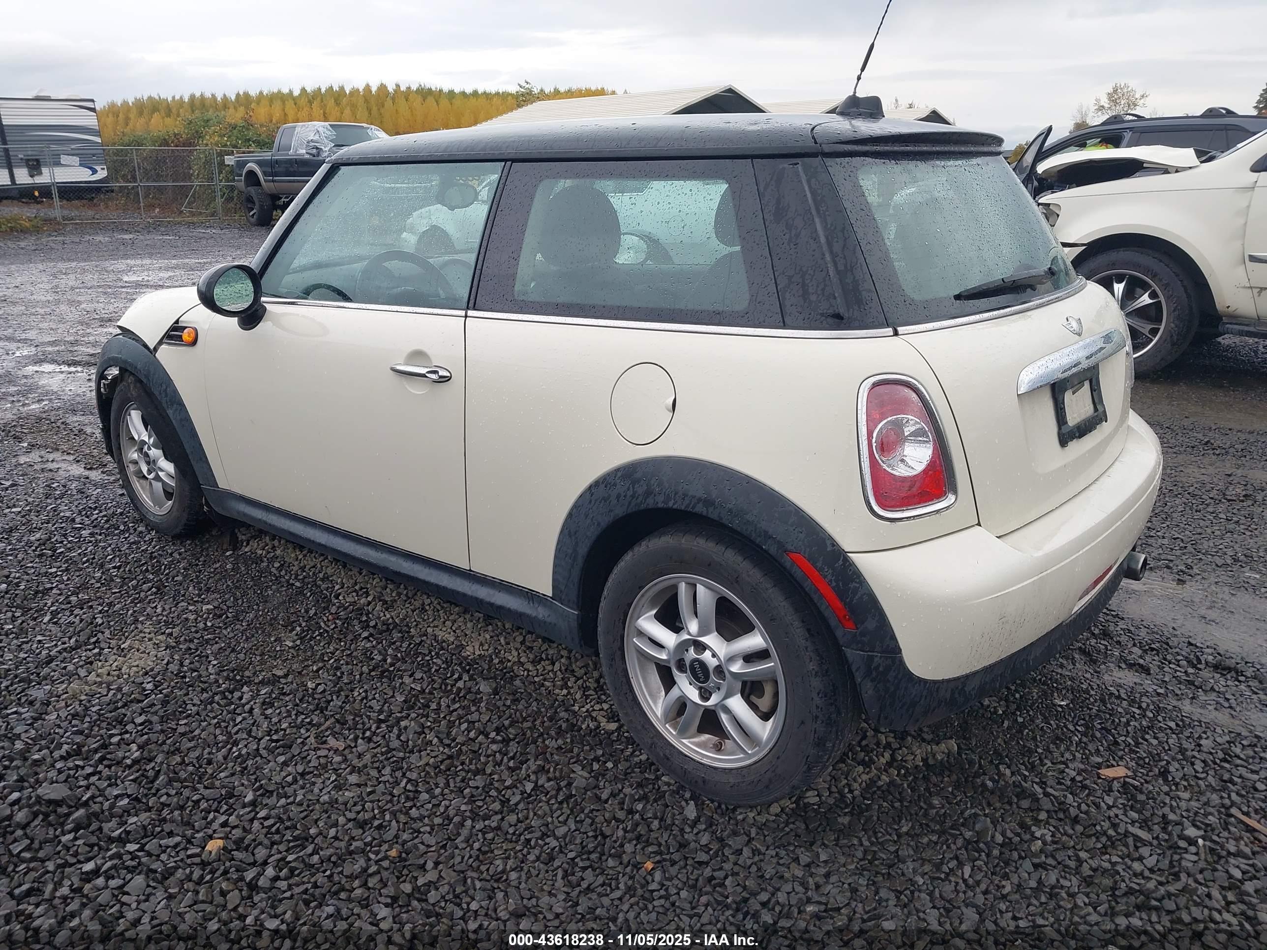 MINI COOPER image 3