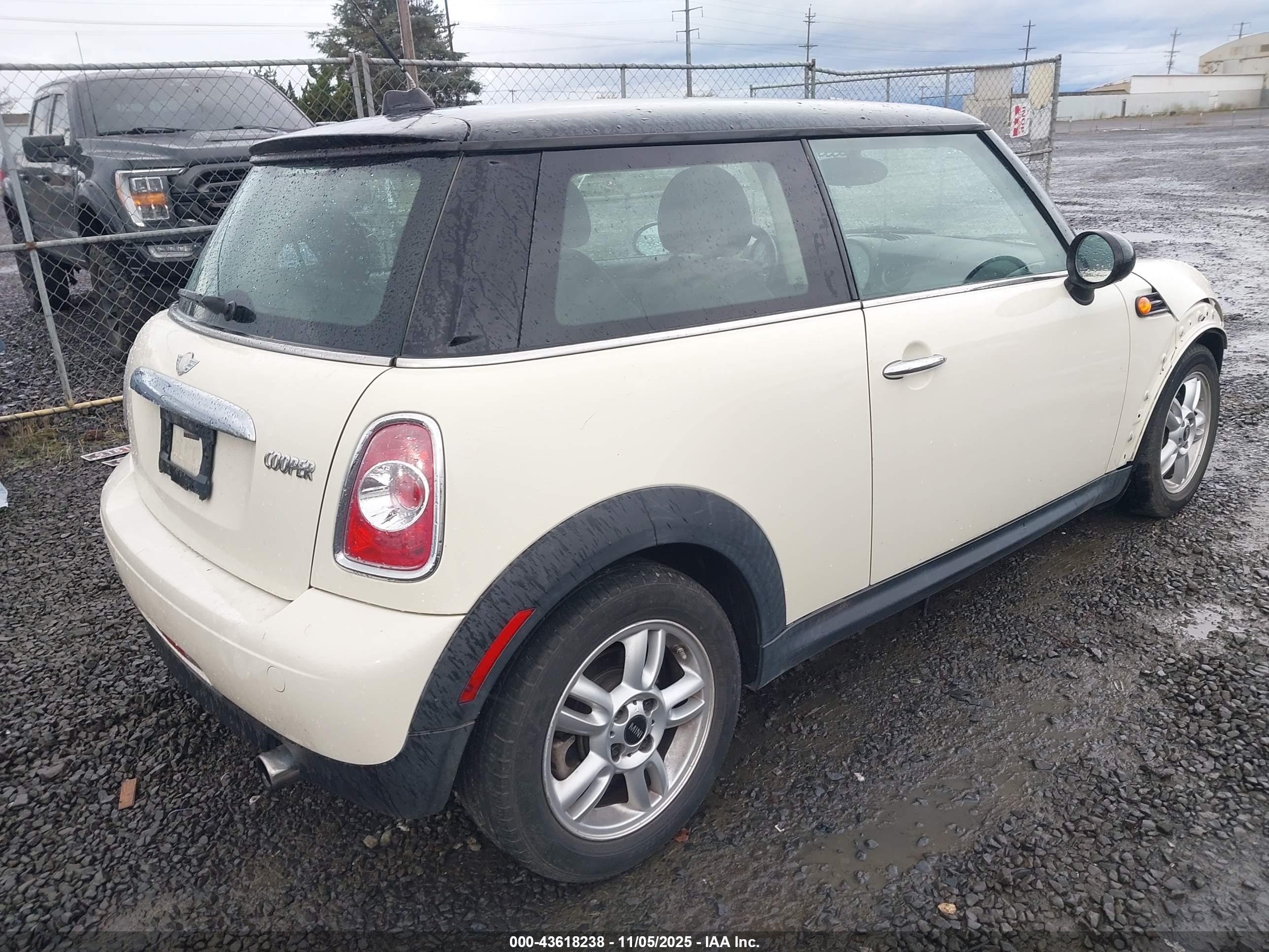 MINI COOPER image 4
