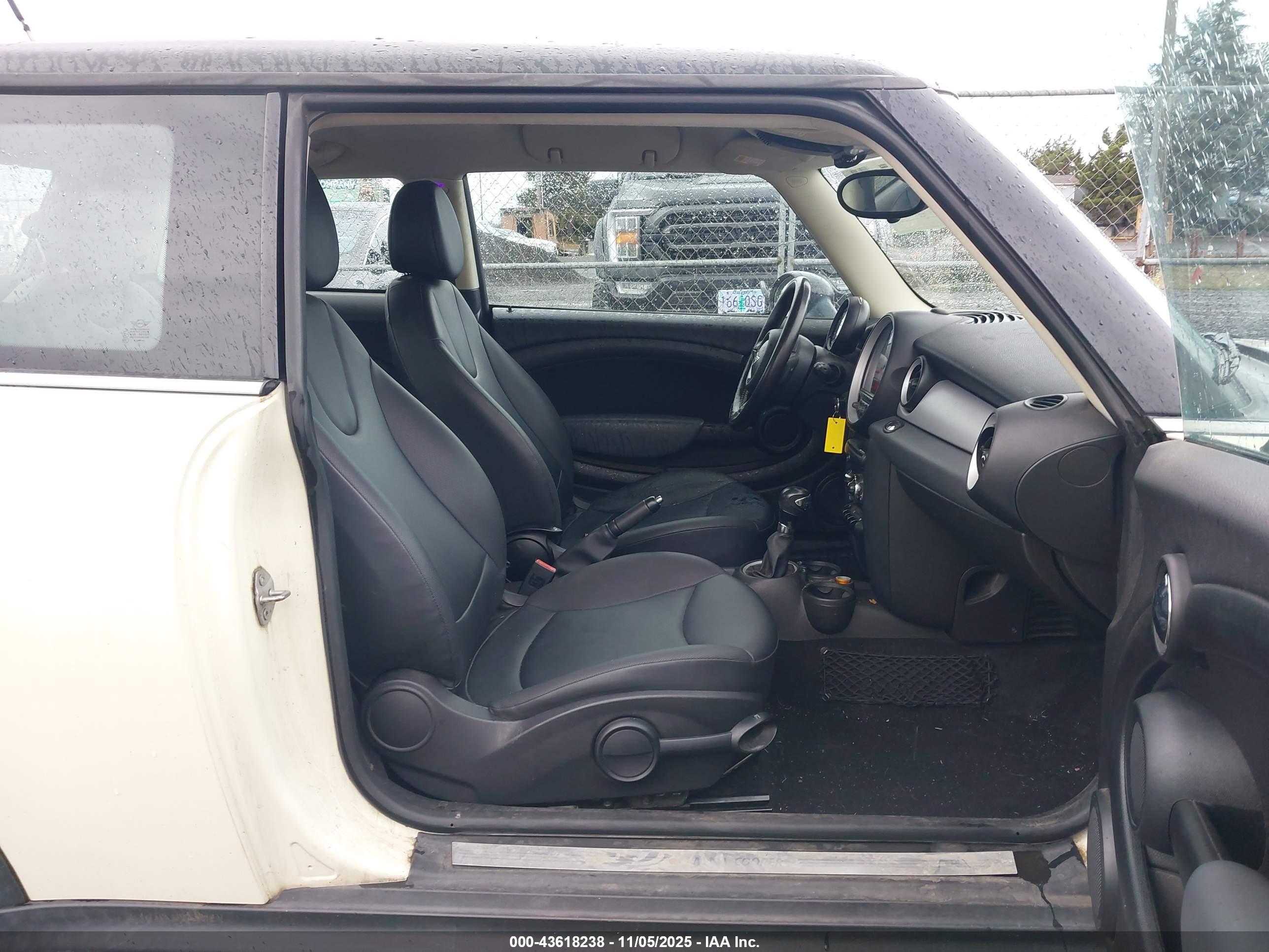 MINI COOPER image 5