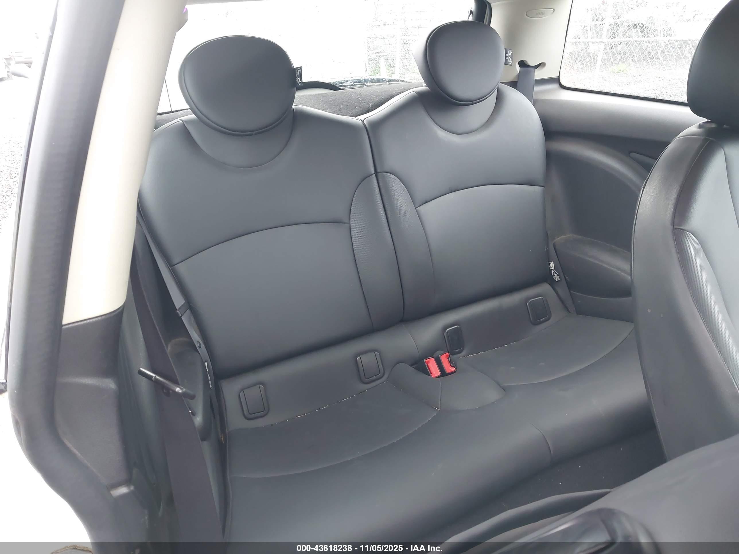 MINI COOPER image 8