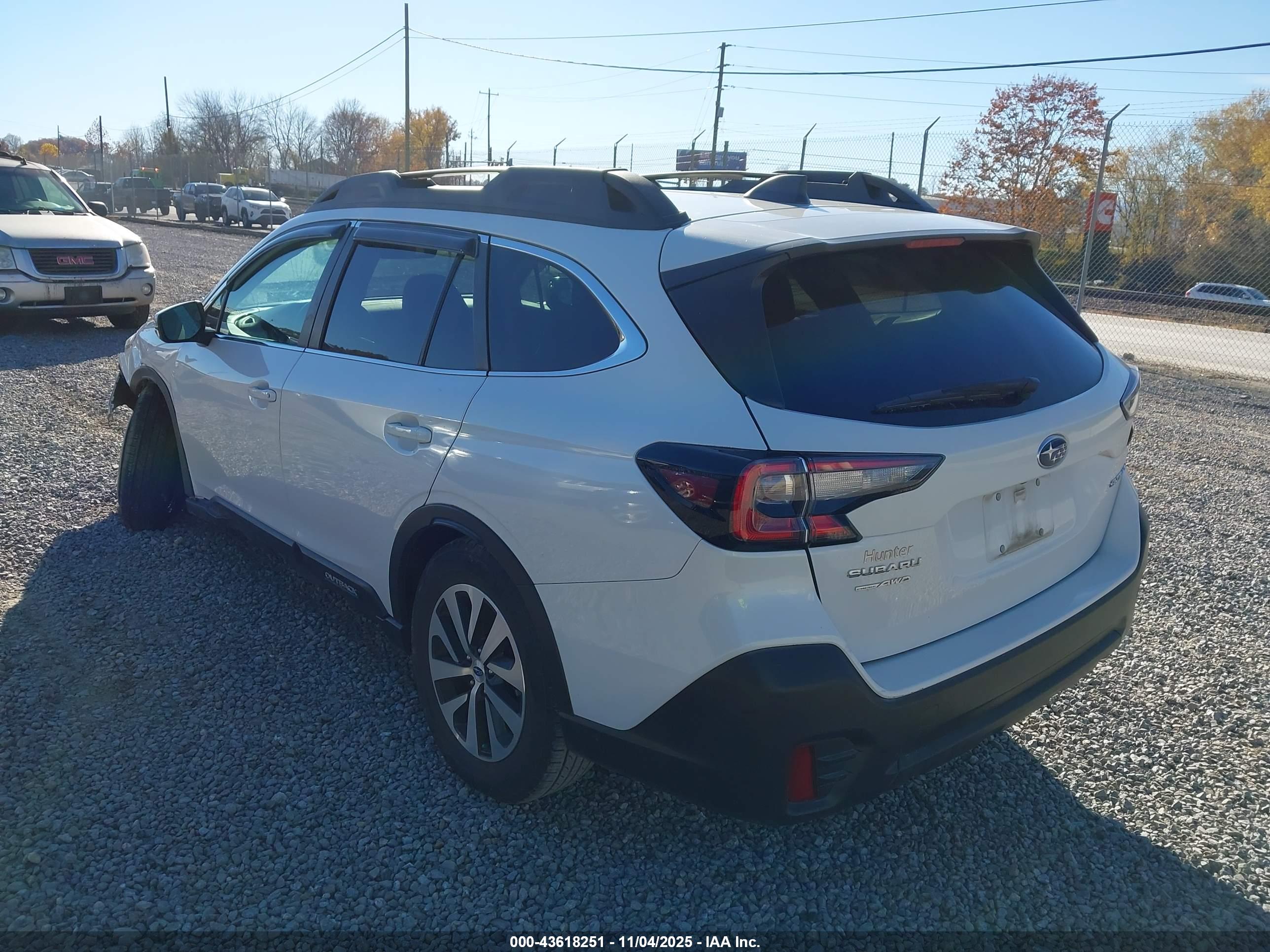 SUBARU OUTBACK image 3