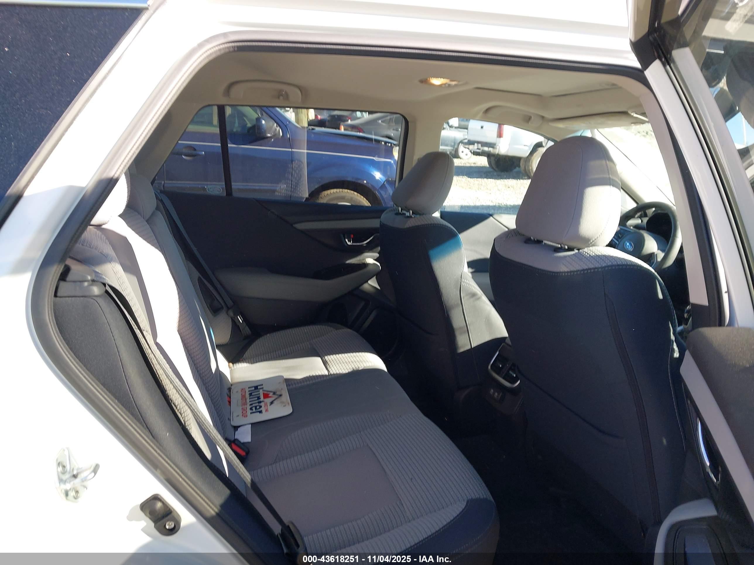 SUBARU OUTBACK image 8