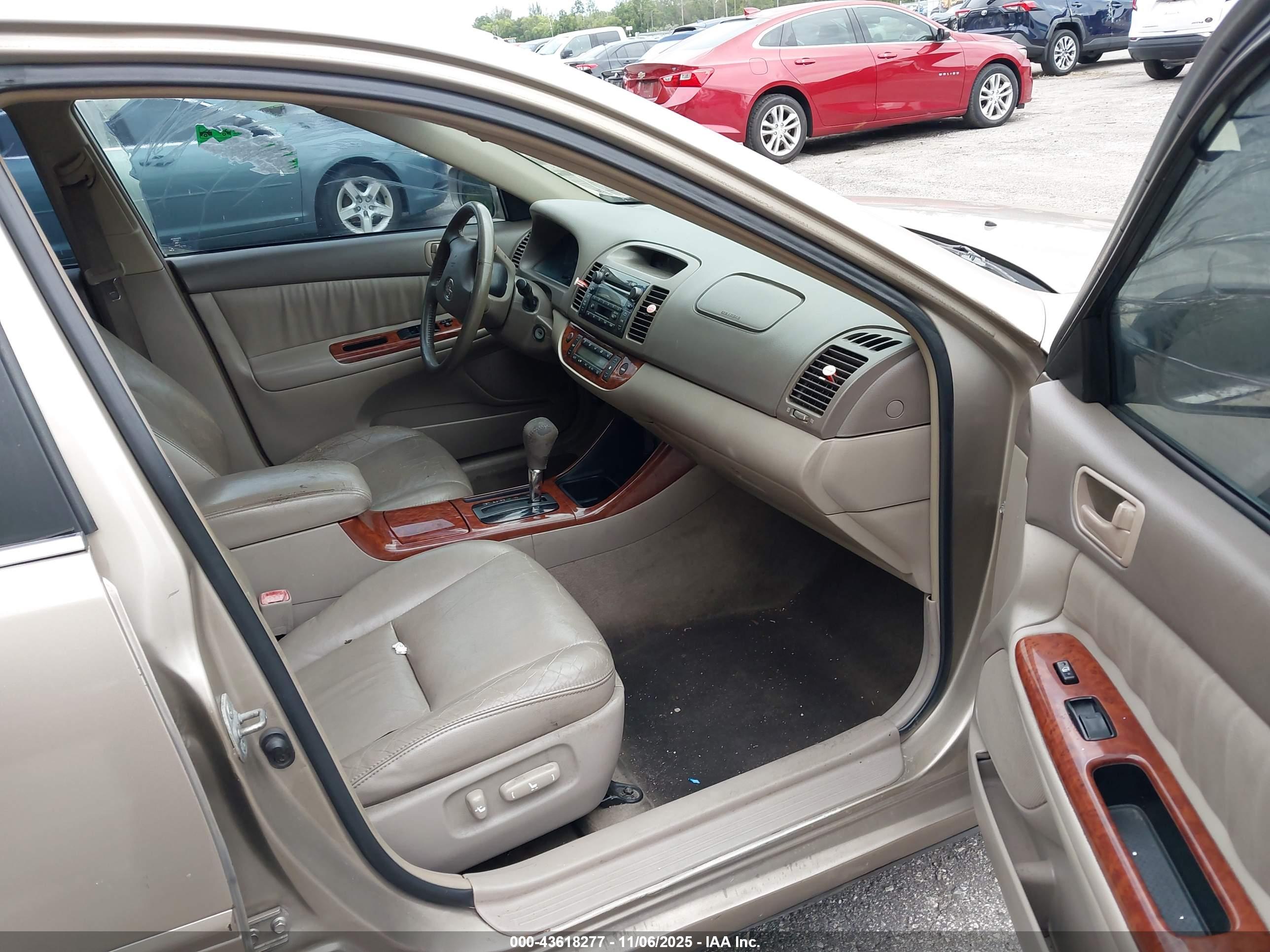 TOYOTA CAMRY image 5