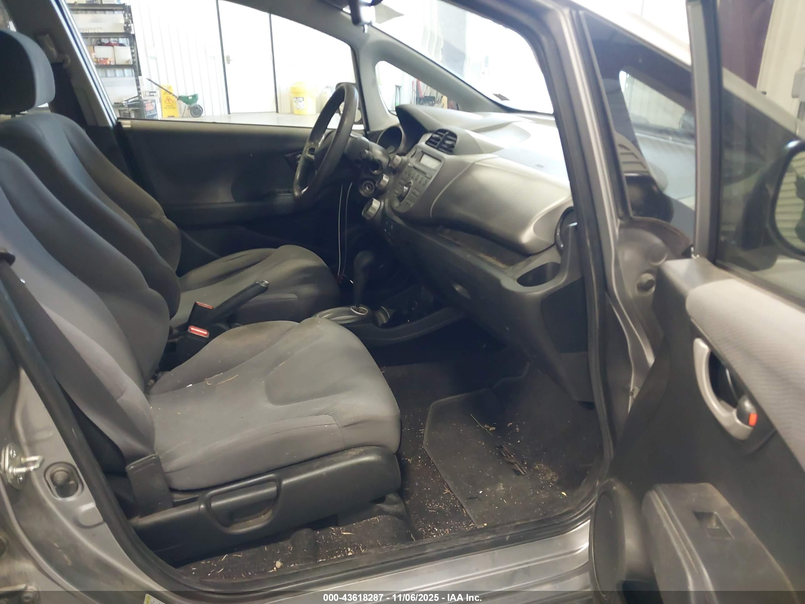 HONDA FIT image 5