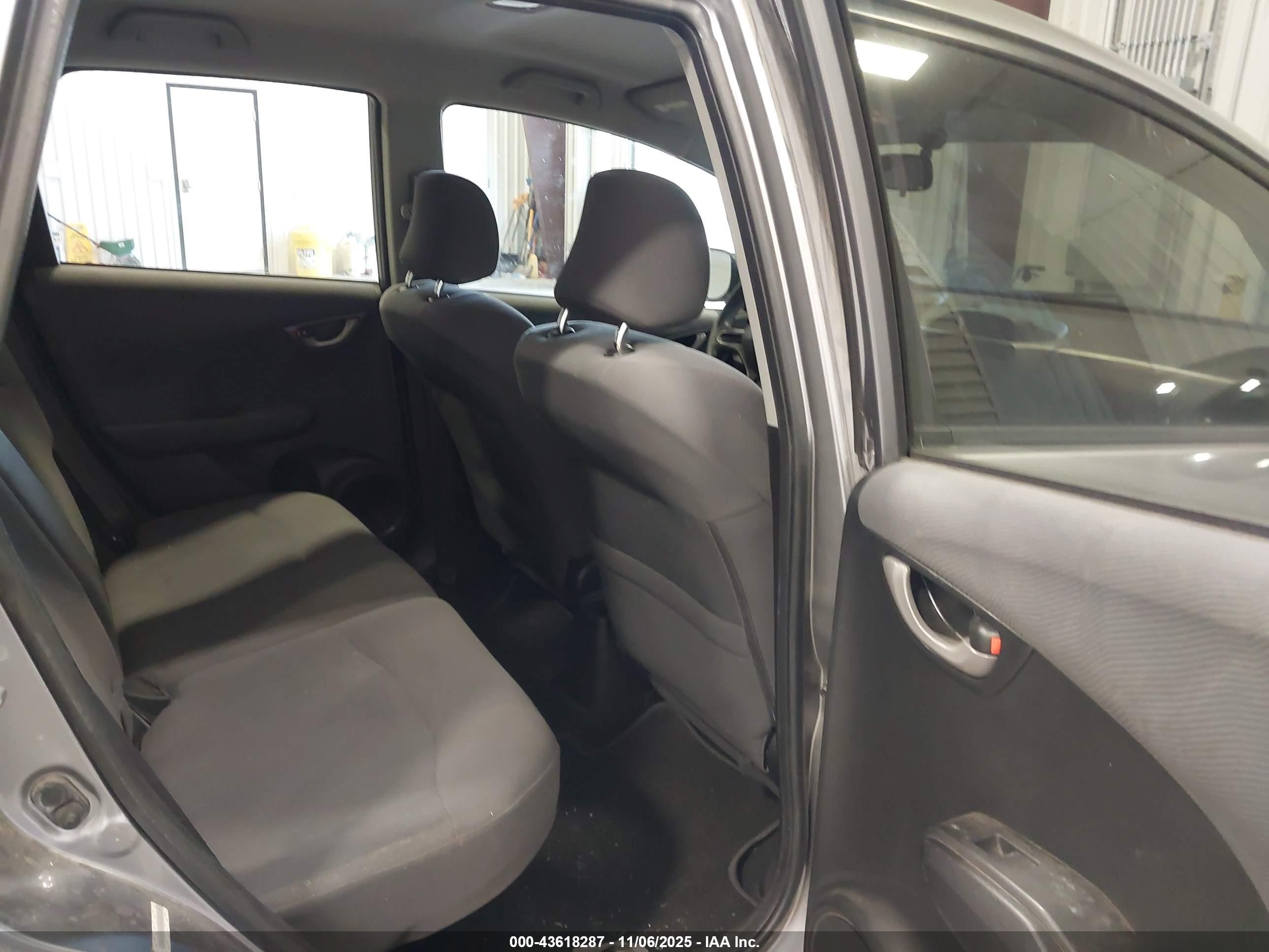 HONDA FIT image 8