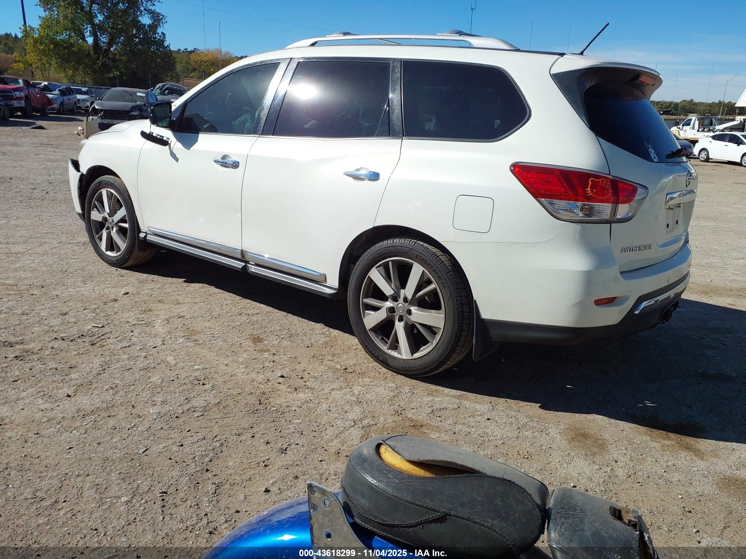 NISSAN PATHFINDER image 3
