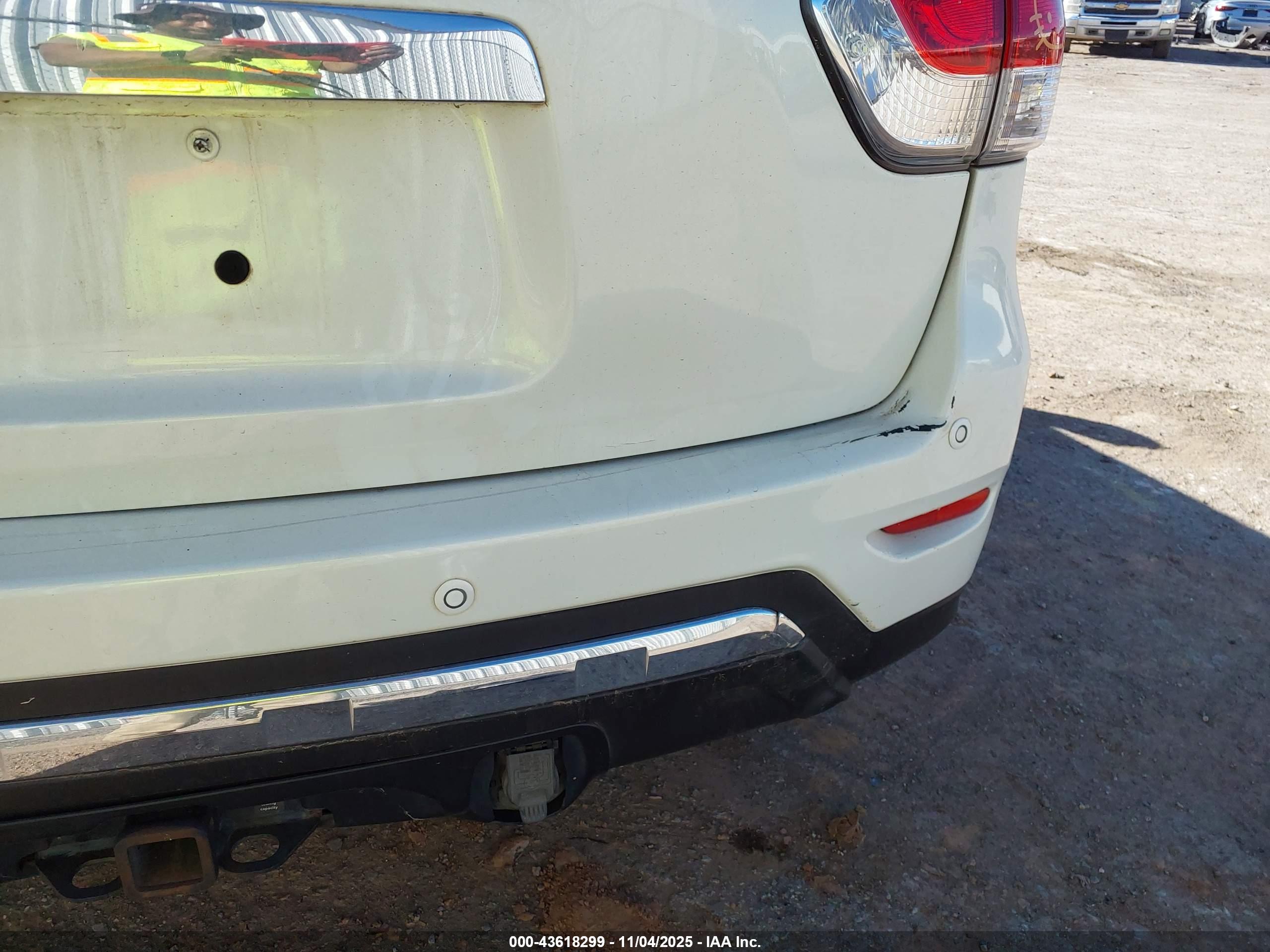 NISSAN PATHFINDER image 6