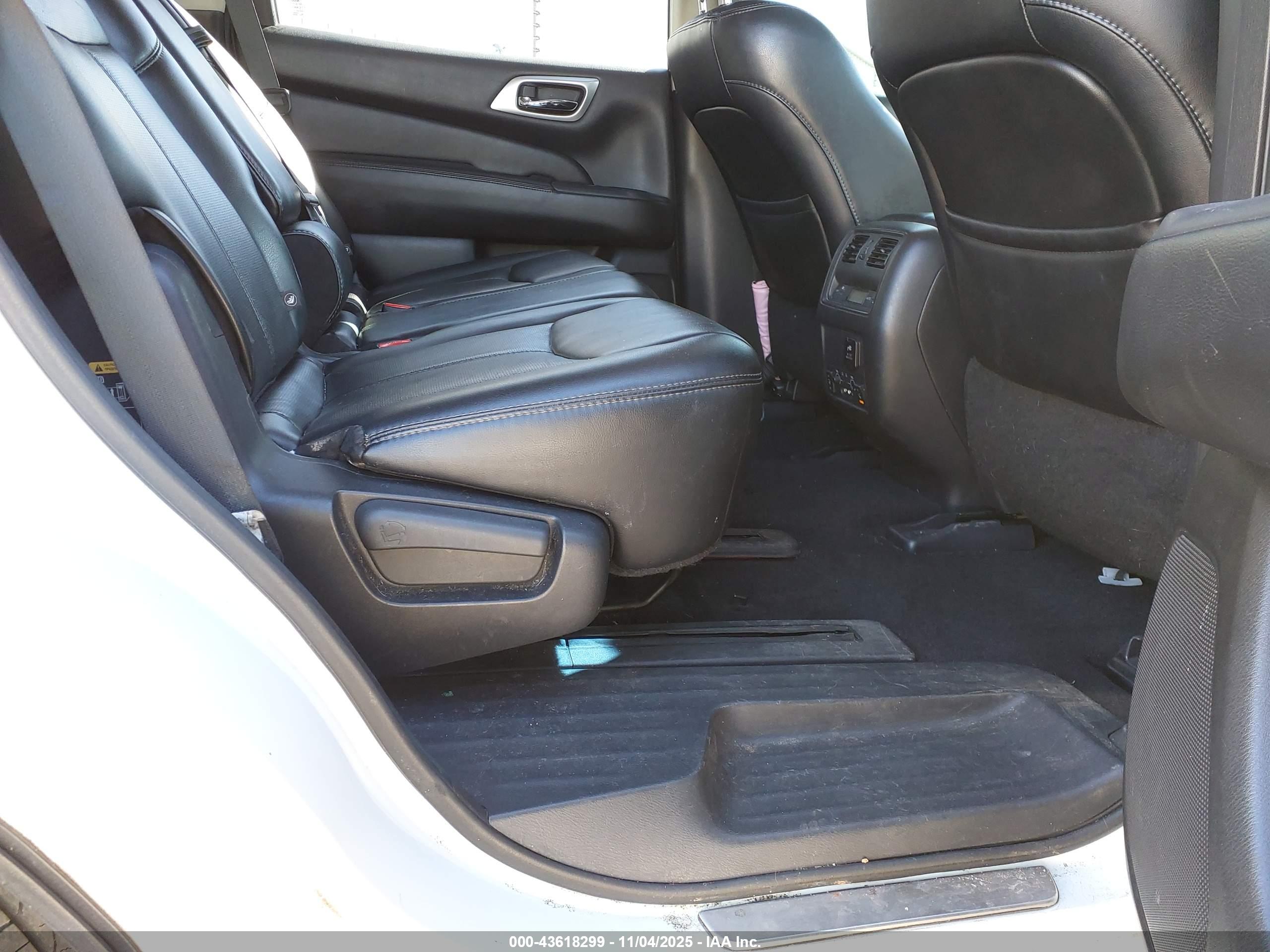 NISSAN PATHFINDER image 8