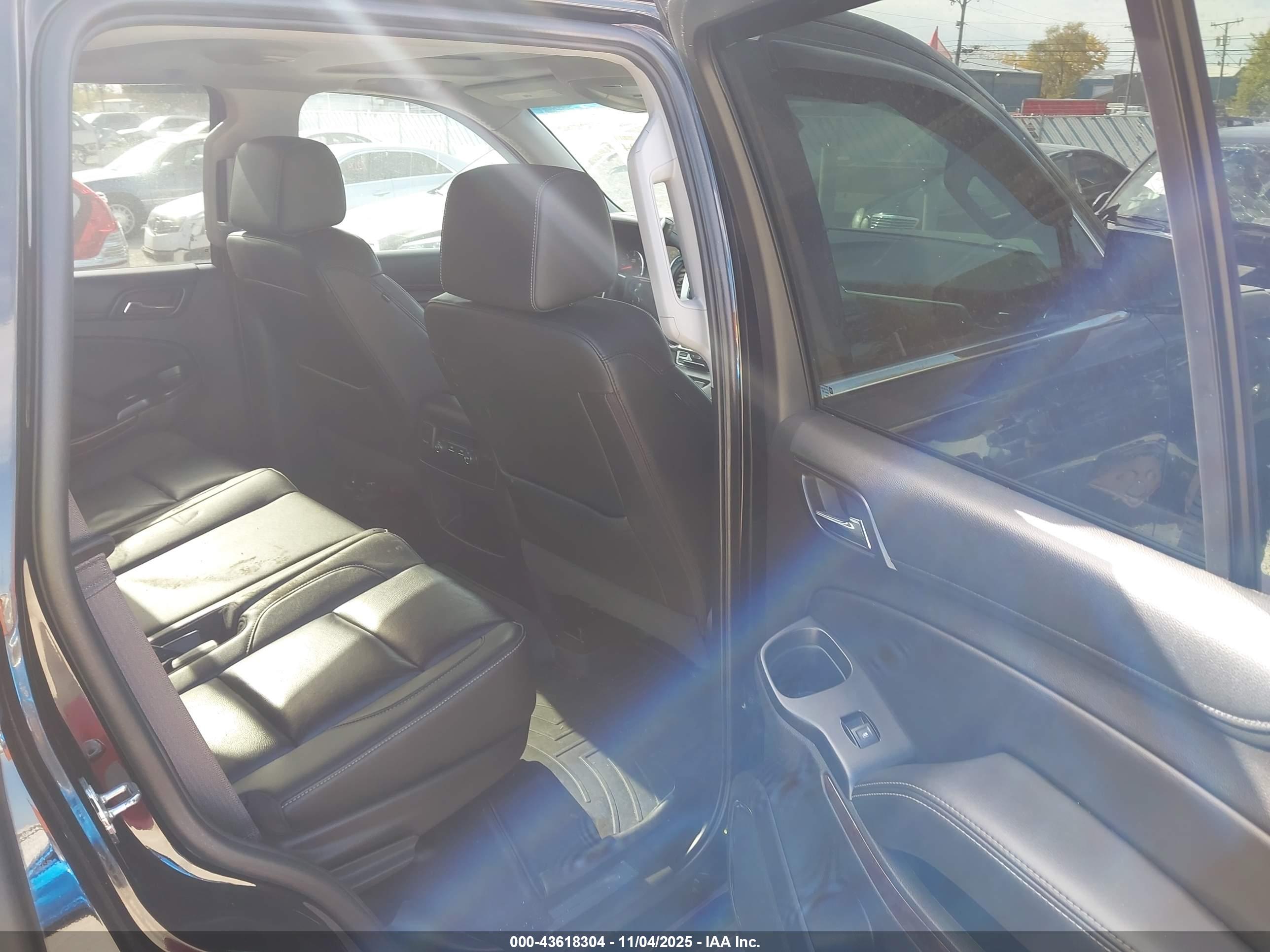 CHEVROLET TAHOE image 8