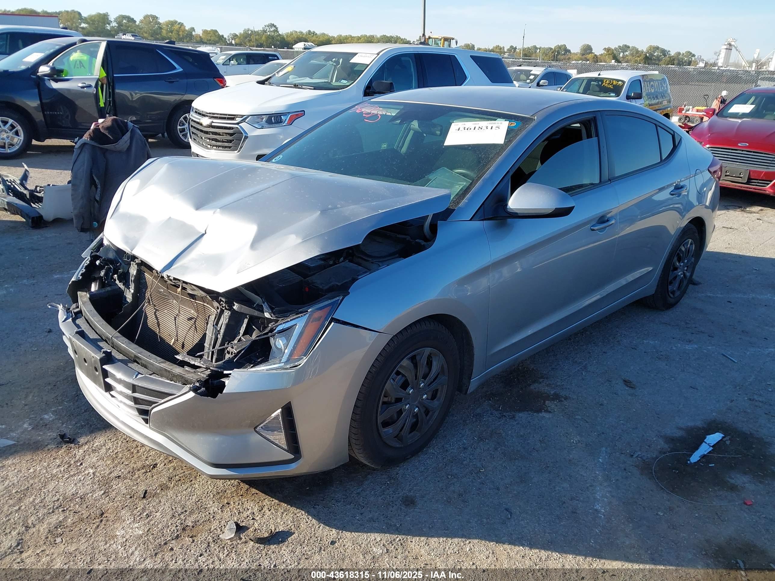 HYUNDAI ELANTRA image 2