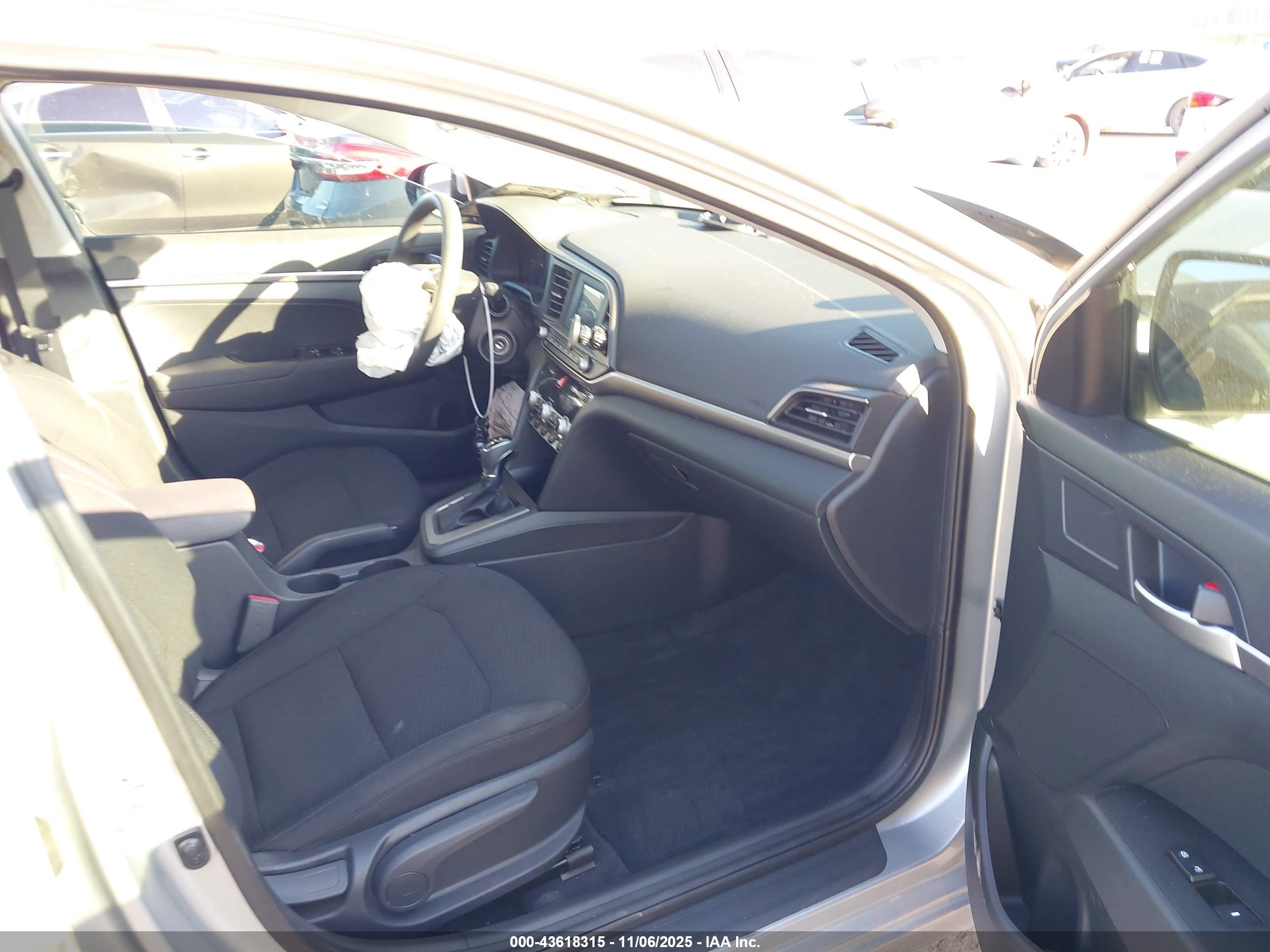 HYUNDAI ELANTRA image 5