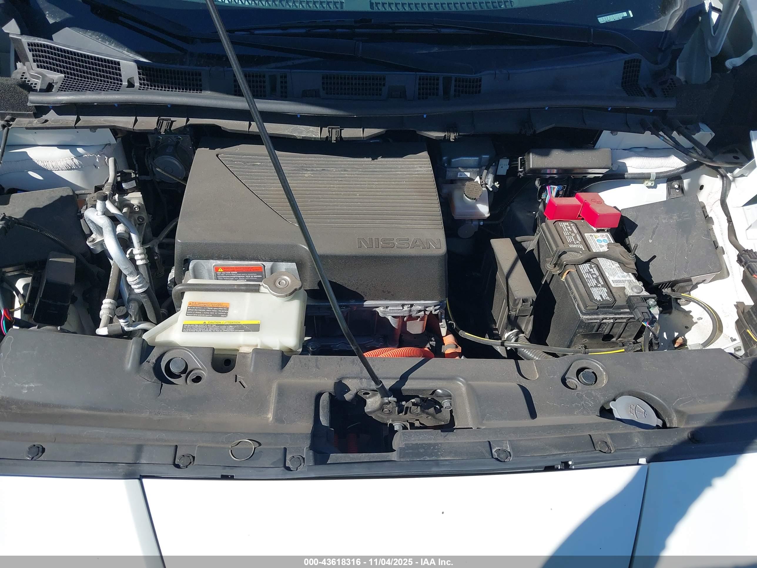 NISSAN LEAF image 10