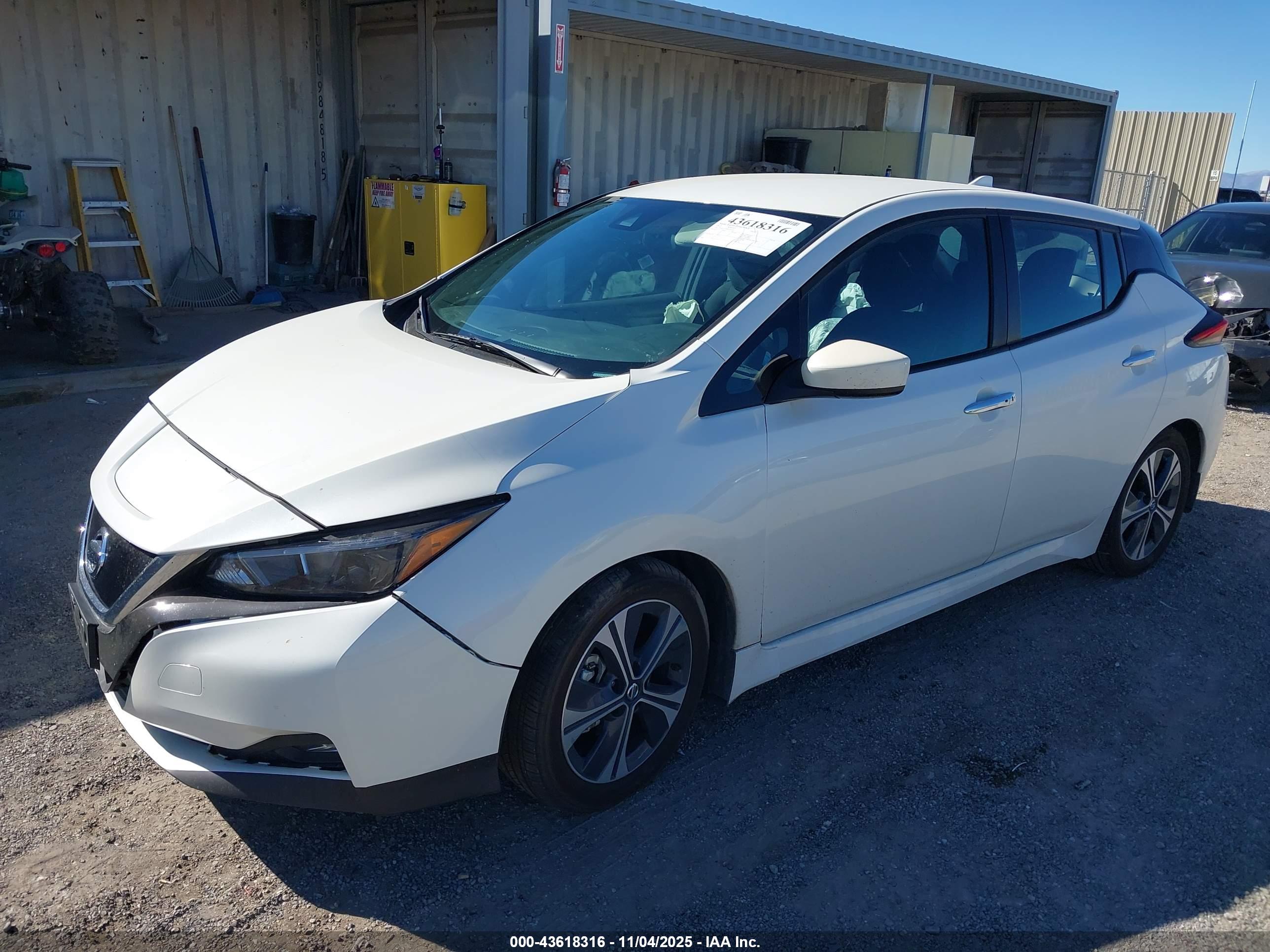NISSAN LEAF image 2