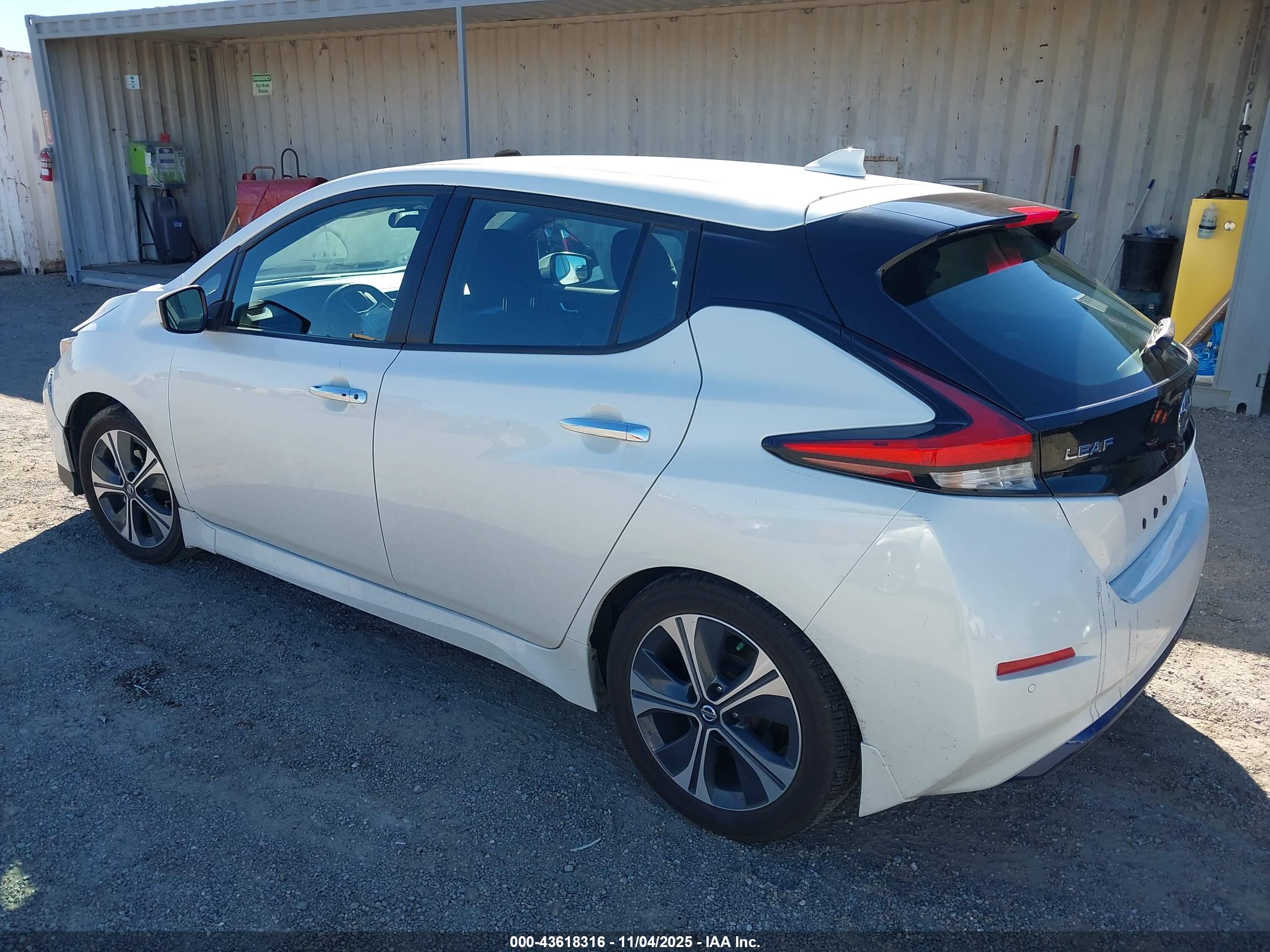 NISSAN LEAF image 3