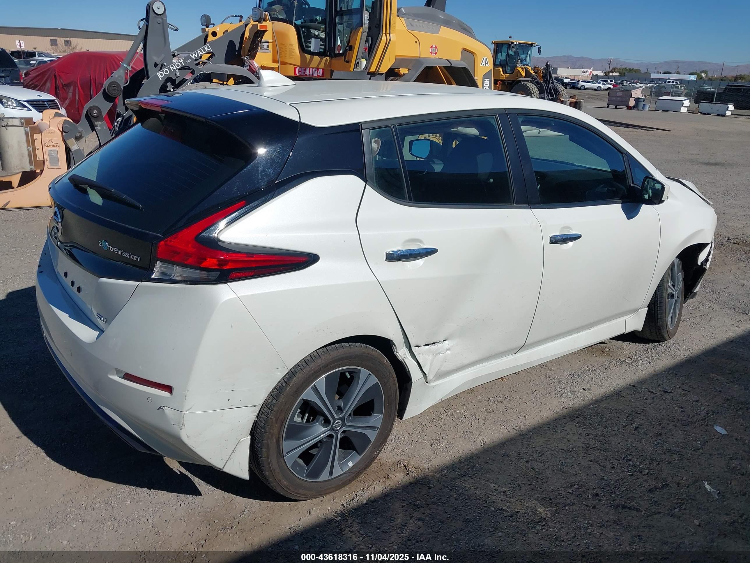 NISSAN LEAF image 4