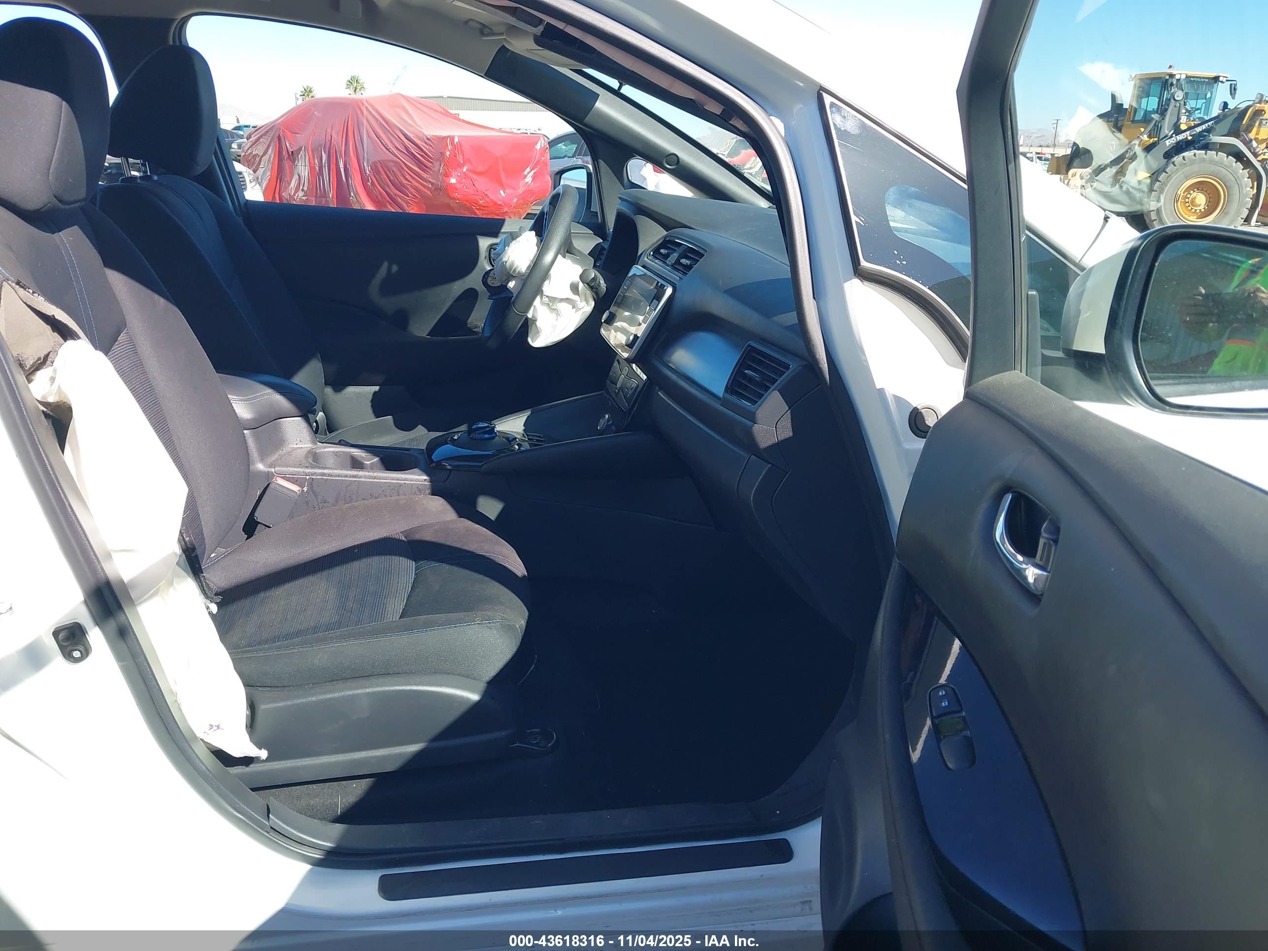 NISSAN LEAF image 5