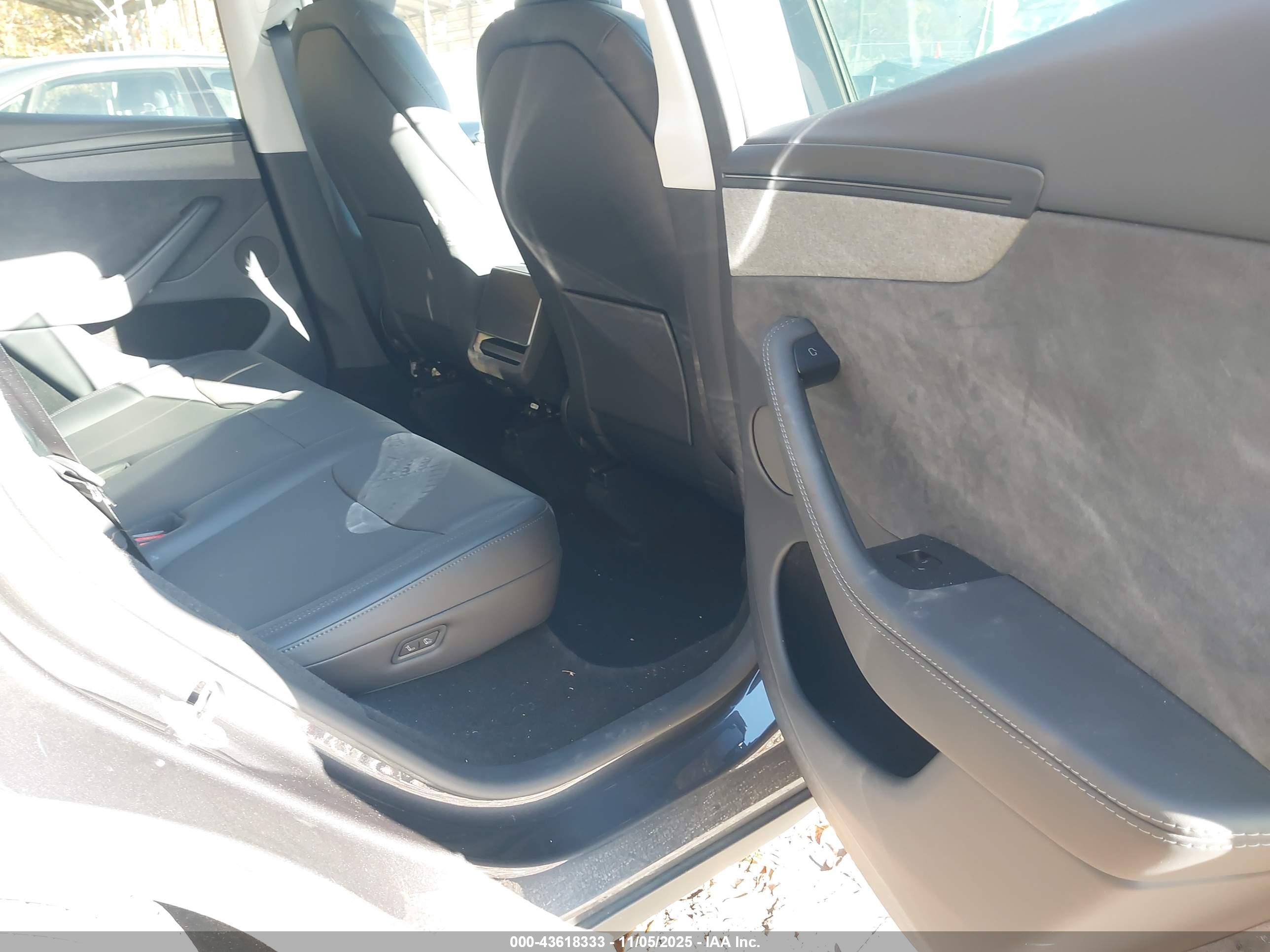 TESLA MODEL image 8
