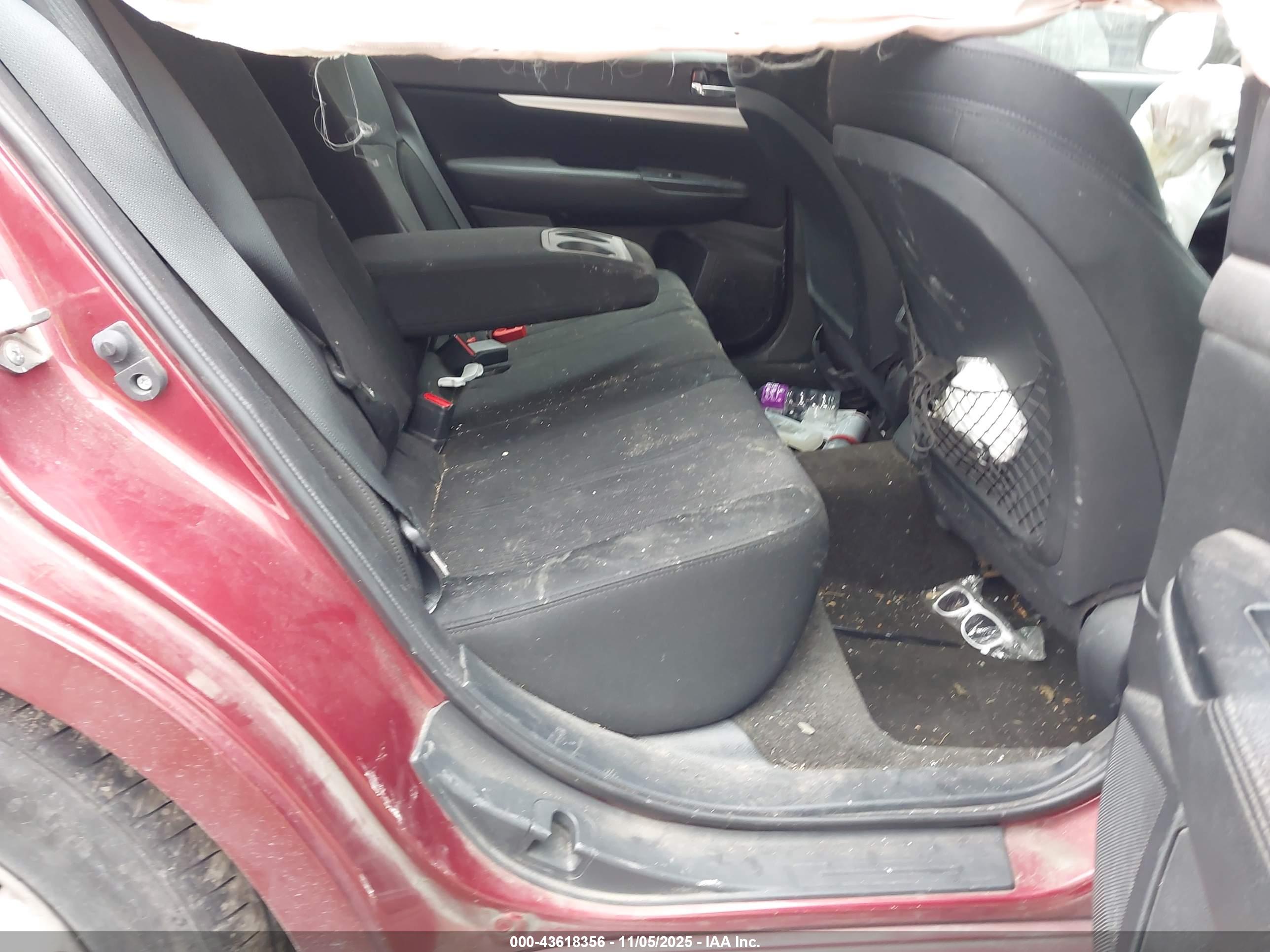 SUBARU LEGACY image 8