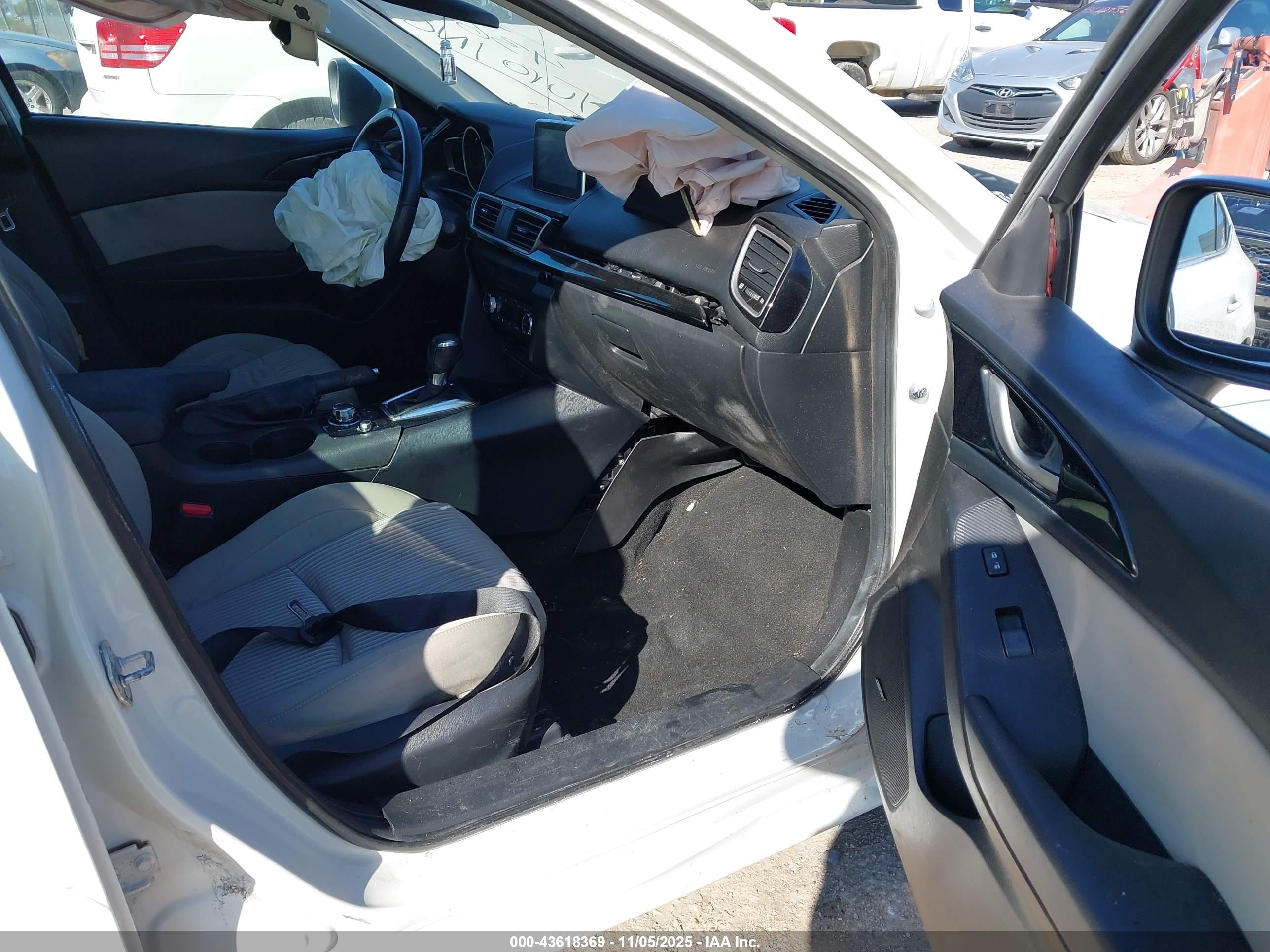 MAZDA MAZDA3 image 5