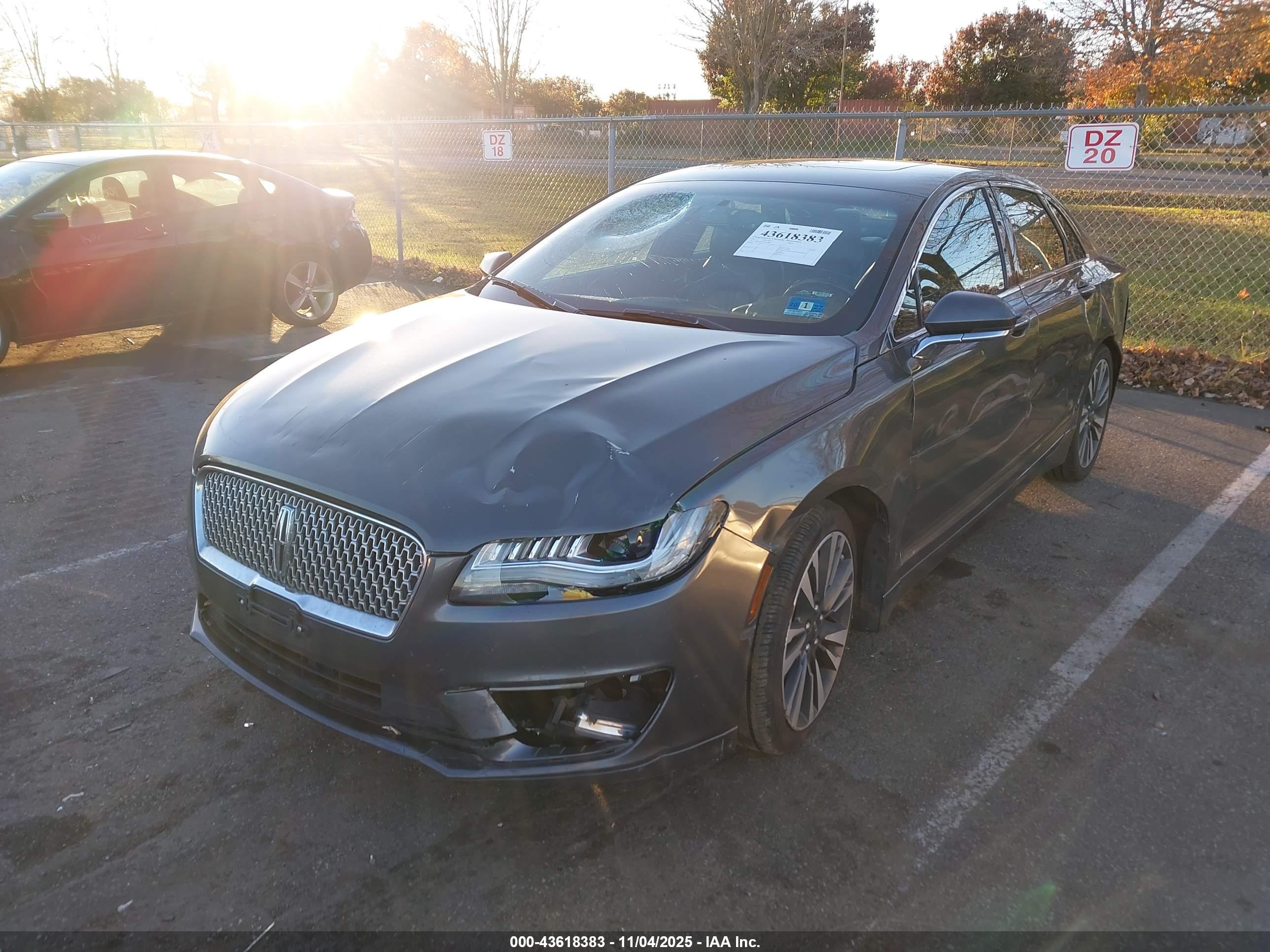 LINCOLN MKZ image 2