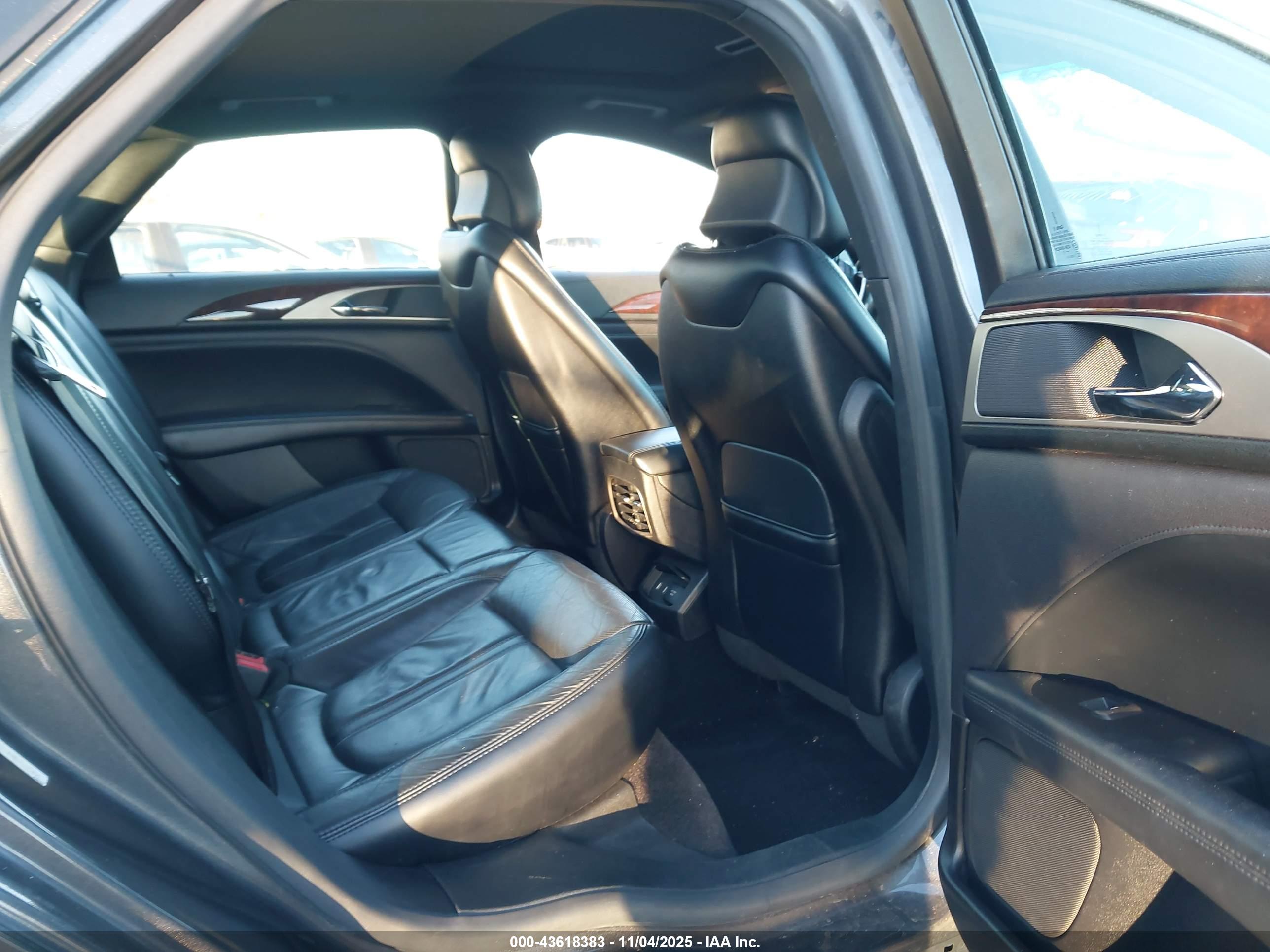 LINCOLN MKZ image 8